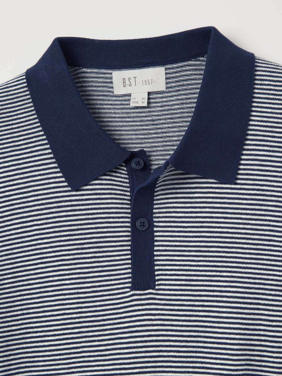 Cotton polo shirt with white and blue stripes_5