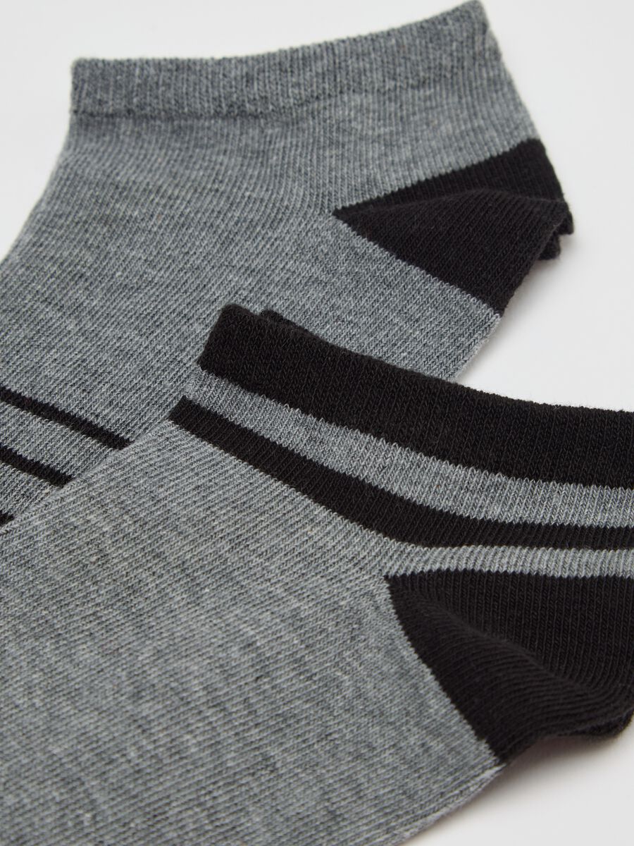 Three-pair pack grey sports socks with striped details_1