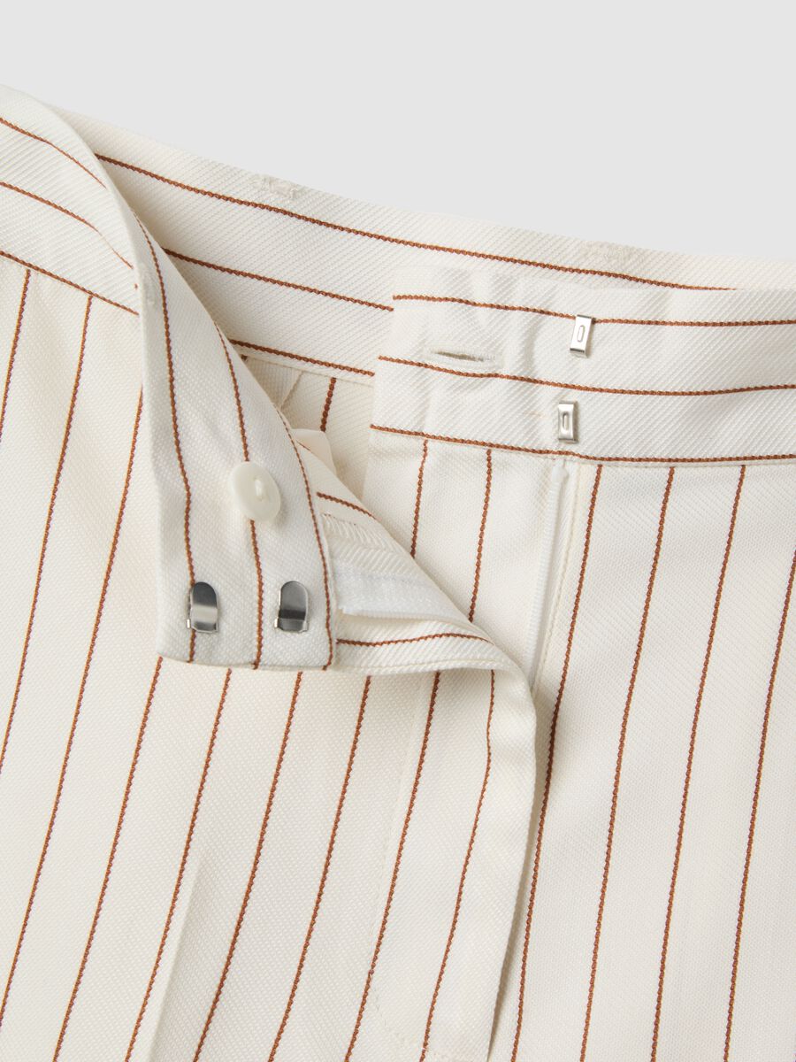 Multicolour Striped Viscose Blend Trousers with Oversized Fit_5