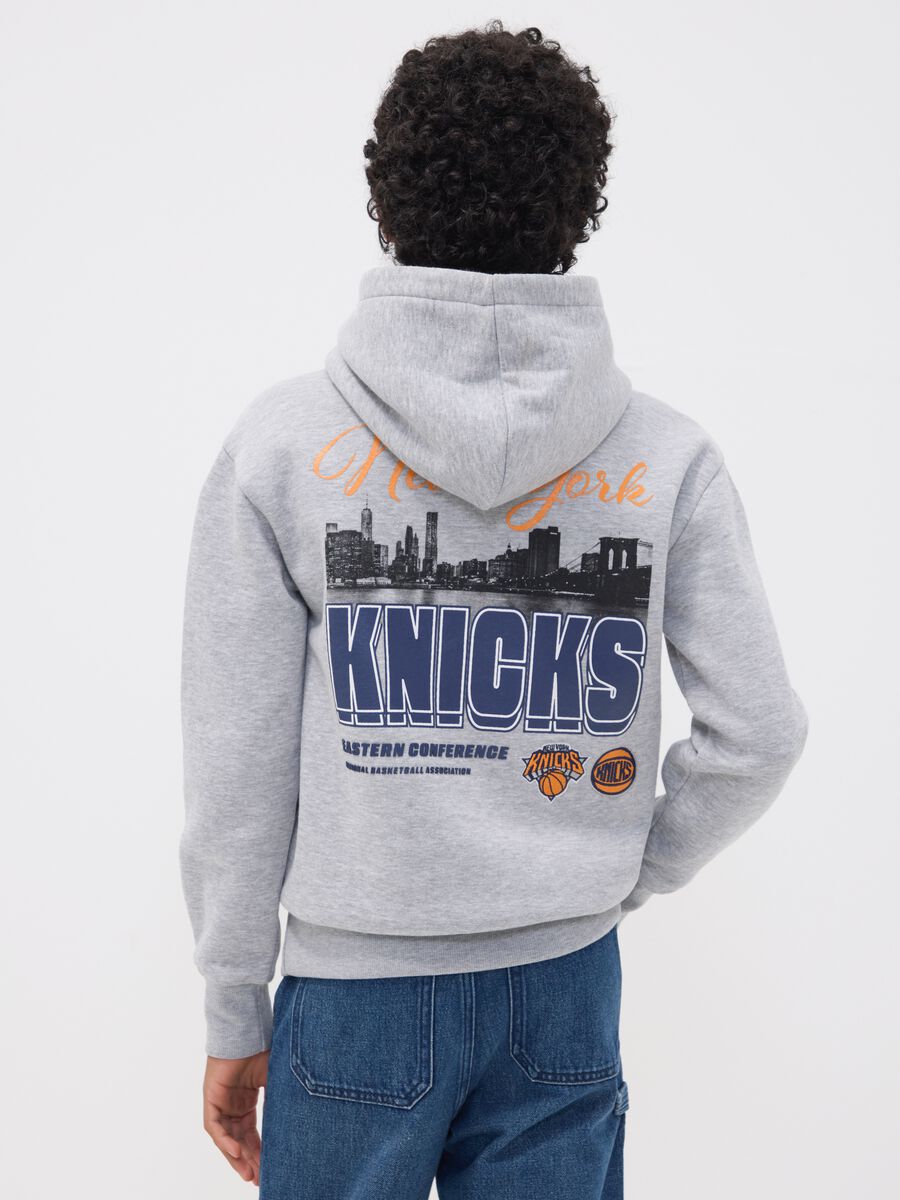 Felpa grigia con cappuccio in misto cotone con stampa New York Knicks_2