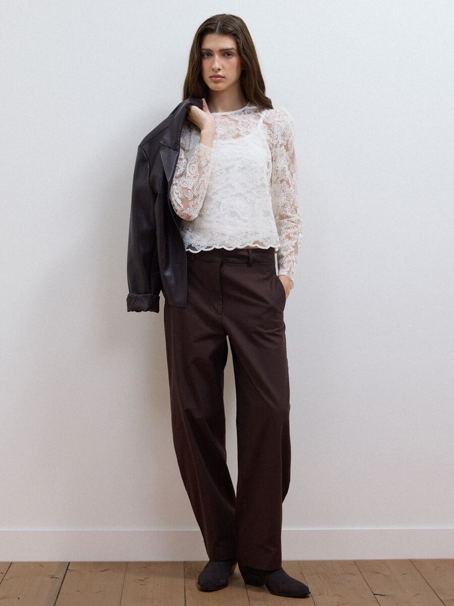 White cotton-blend blouse with floral lace, slim fit_1
