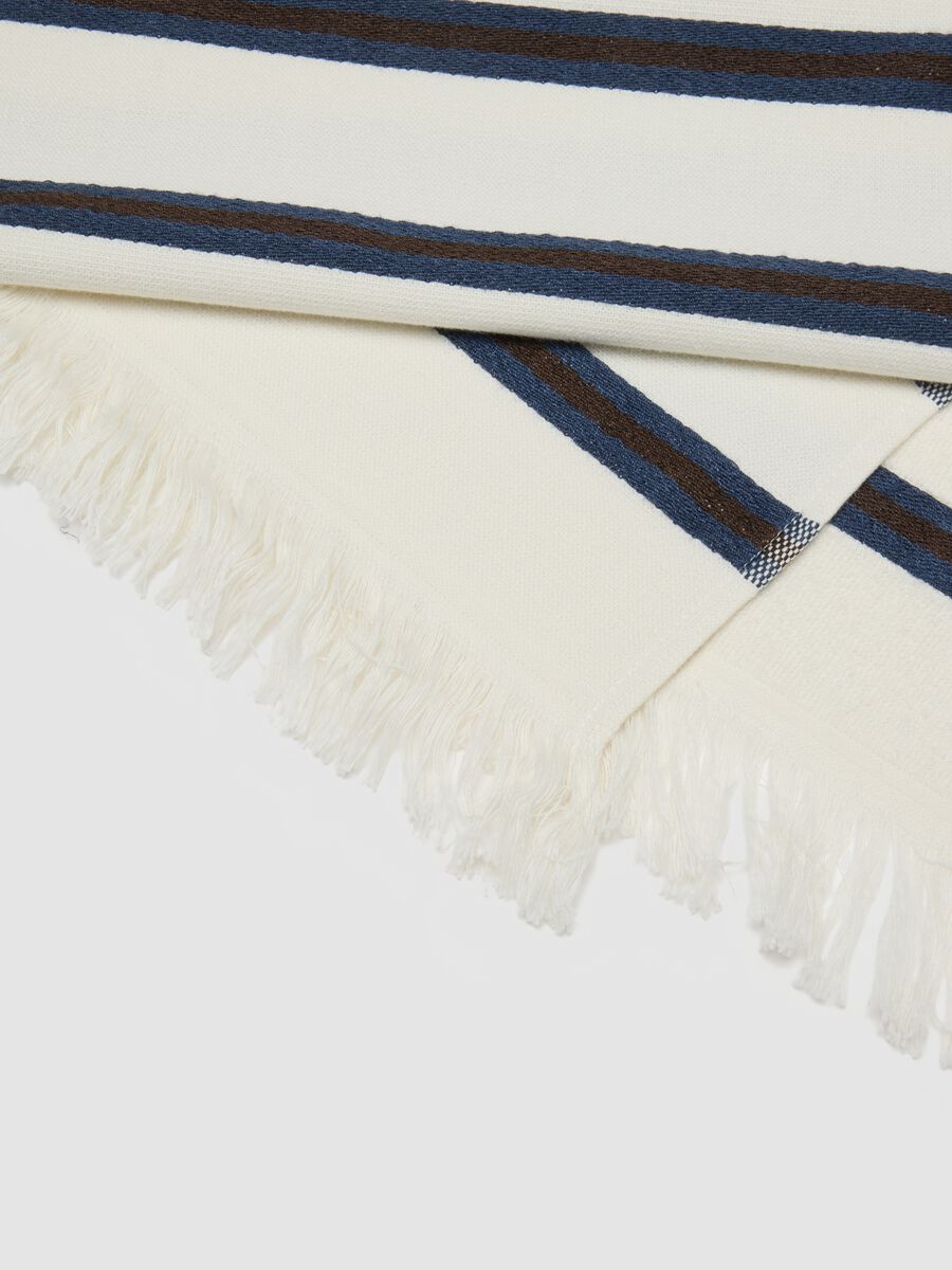 White striped cotton-blend beach towel with fringes_1