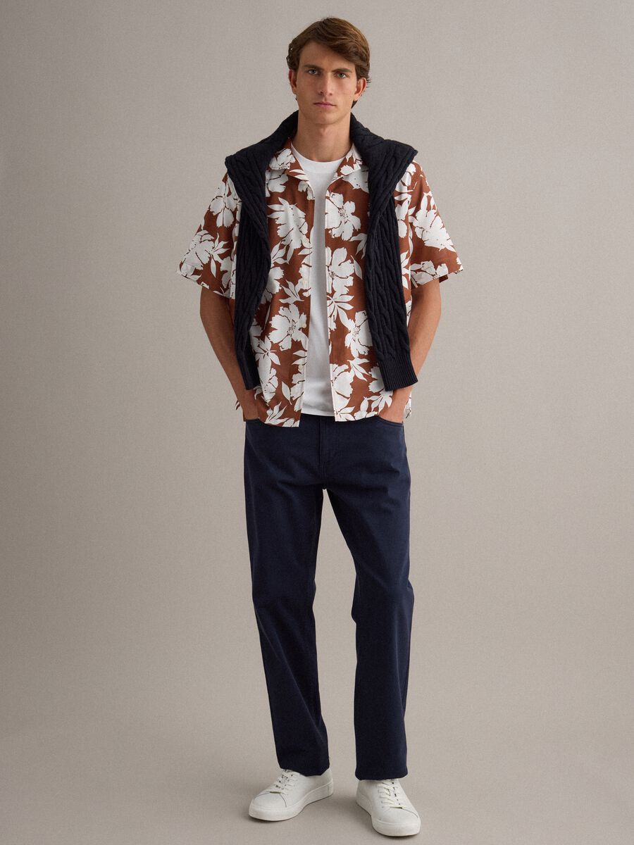 Camicia in puro cotone multicolor regular fit con motivo floreale_2