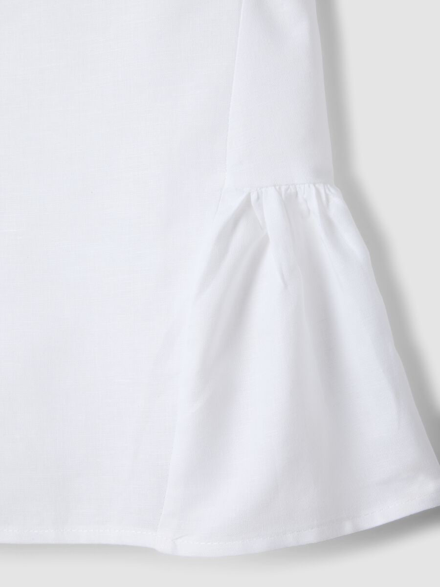 White linen-blend cotton top with ruffle hem for girls, regular fit_2