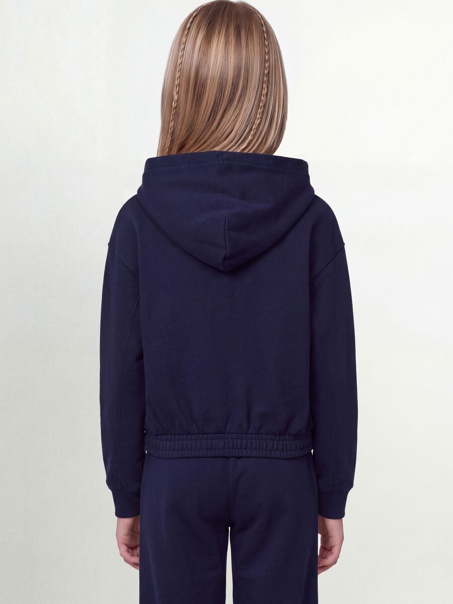 Felpa blu con cappuccio in cotone organico_3