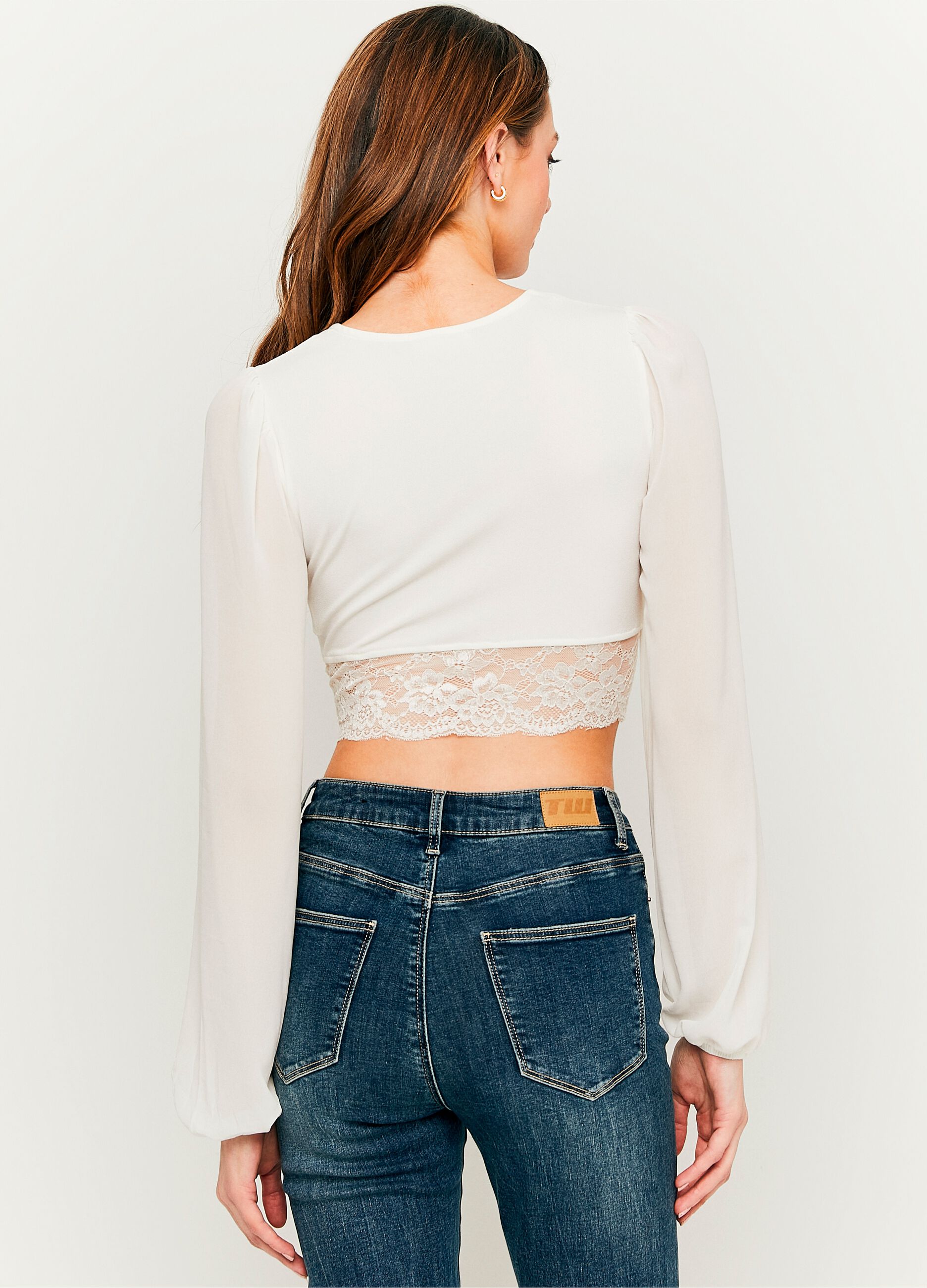 Cropped blouse with lace