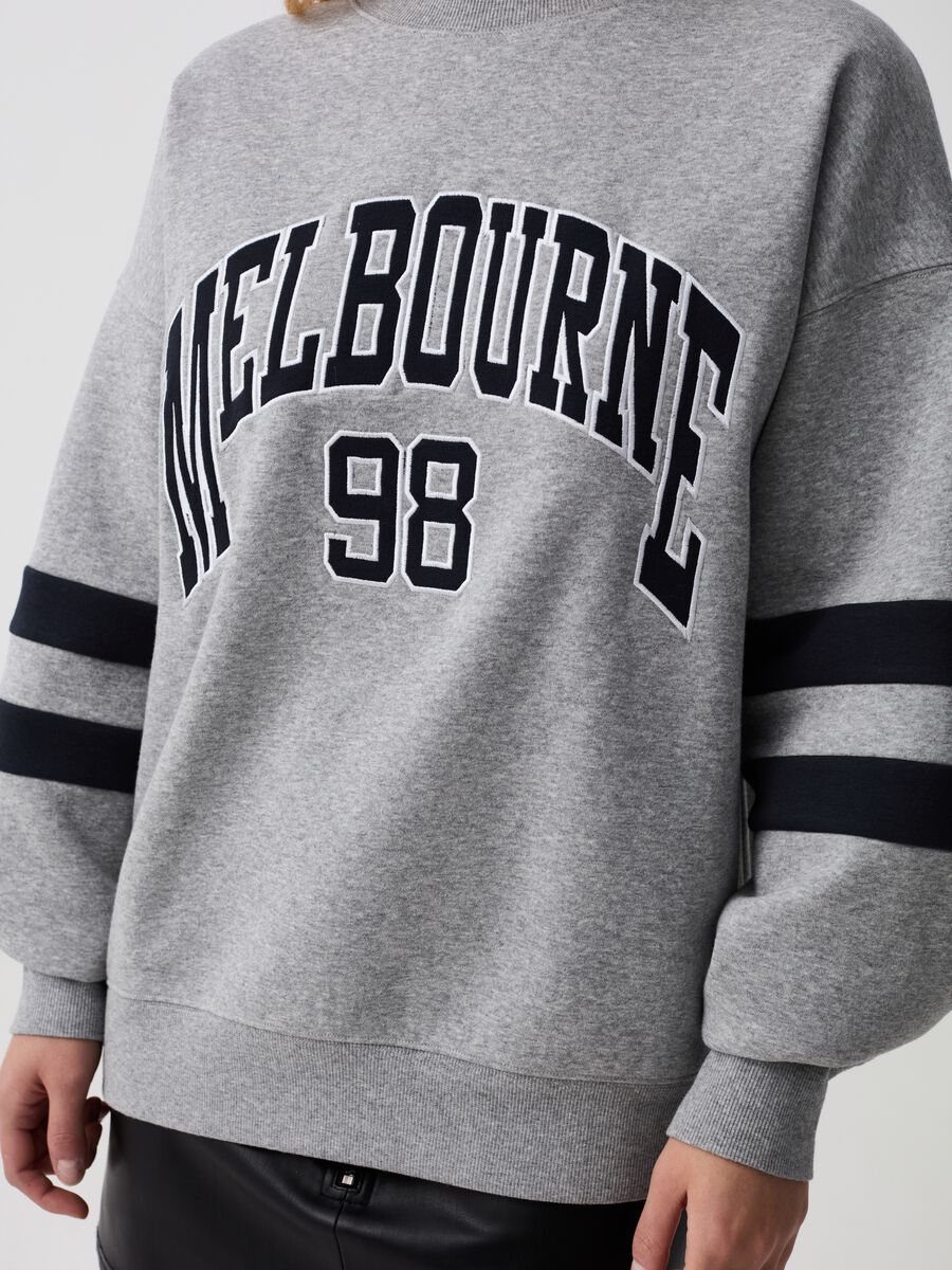 Oversized sweatshirt with lettering embroidery_2