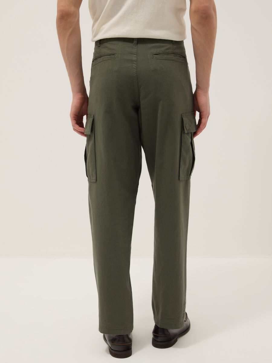 Green regular-fit linen and cotton-blend cargo trousers_2
