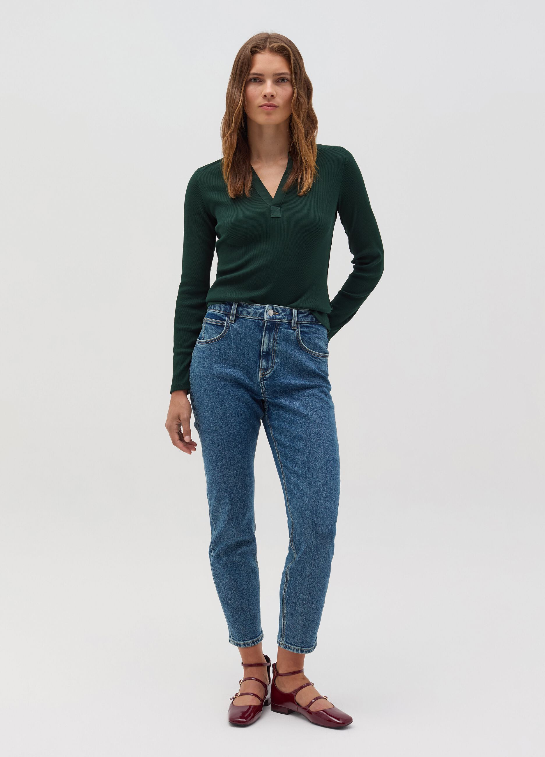 Thin ribbed T-shirt with V neck