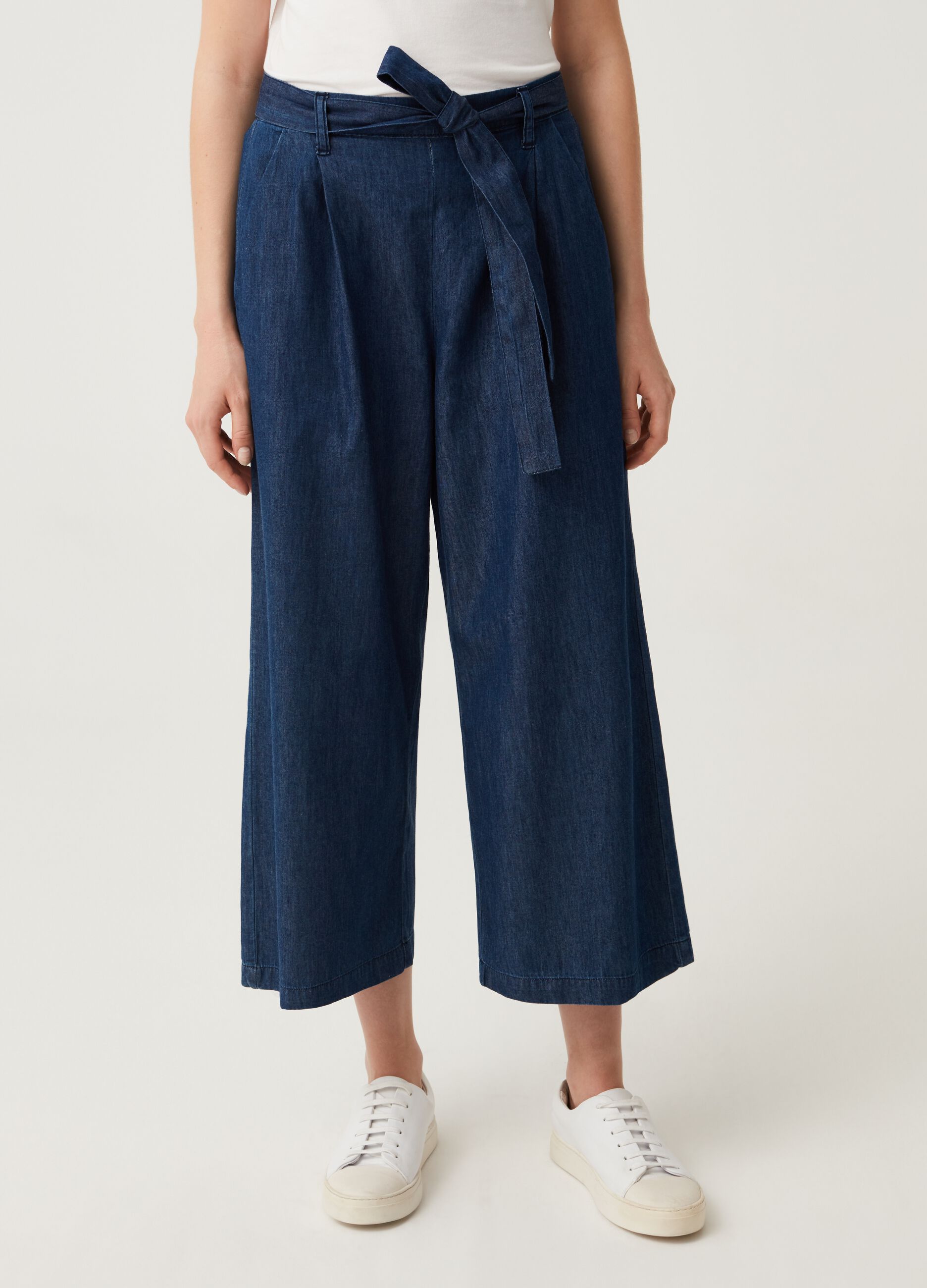 Jeans wide leg con cintura