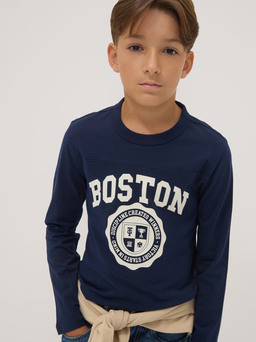 T-shirt blu in puro cotone organico con stampa college_0