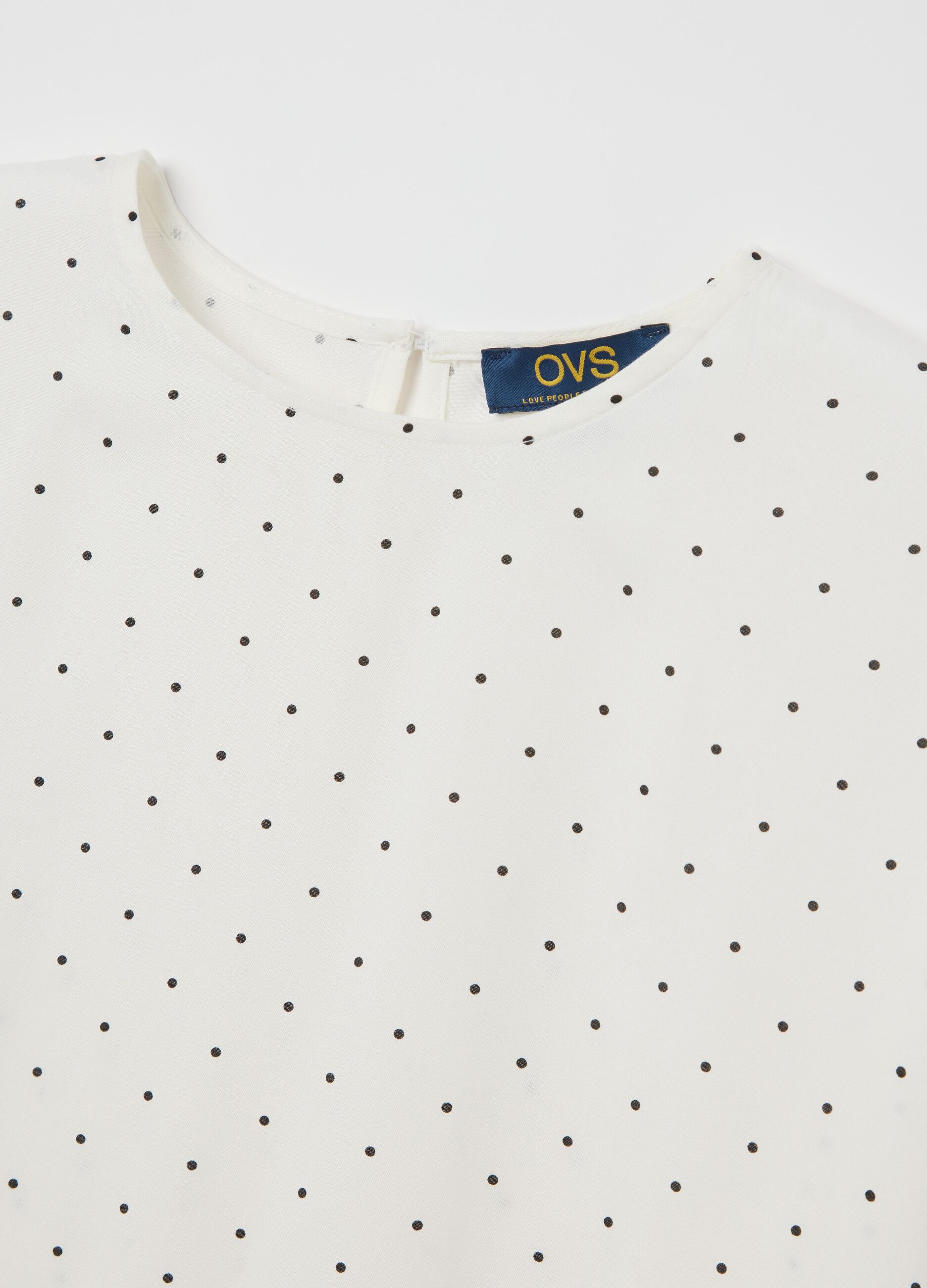 Blusa a maniche corte con pois in viscosa