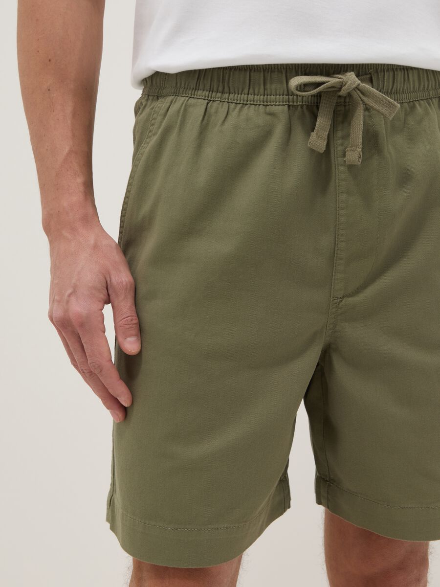 Green regular-fit pure cotton shorts_3