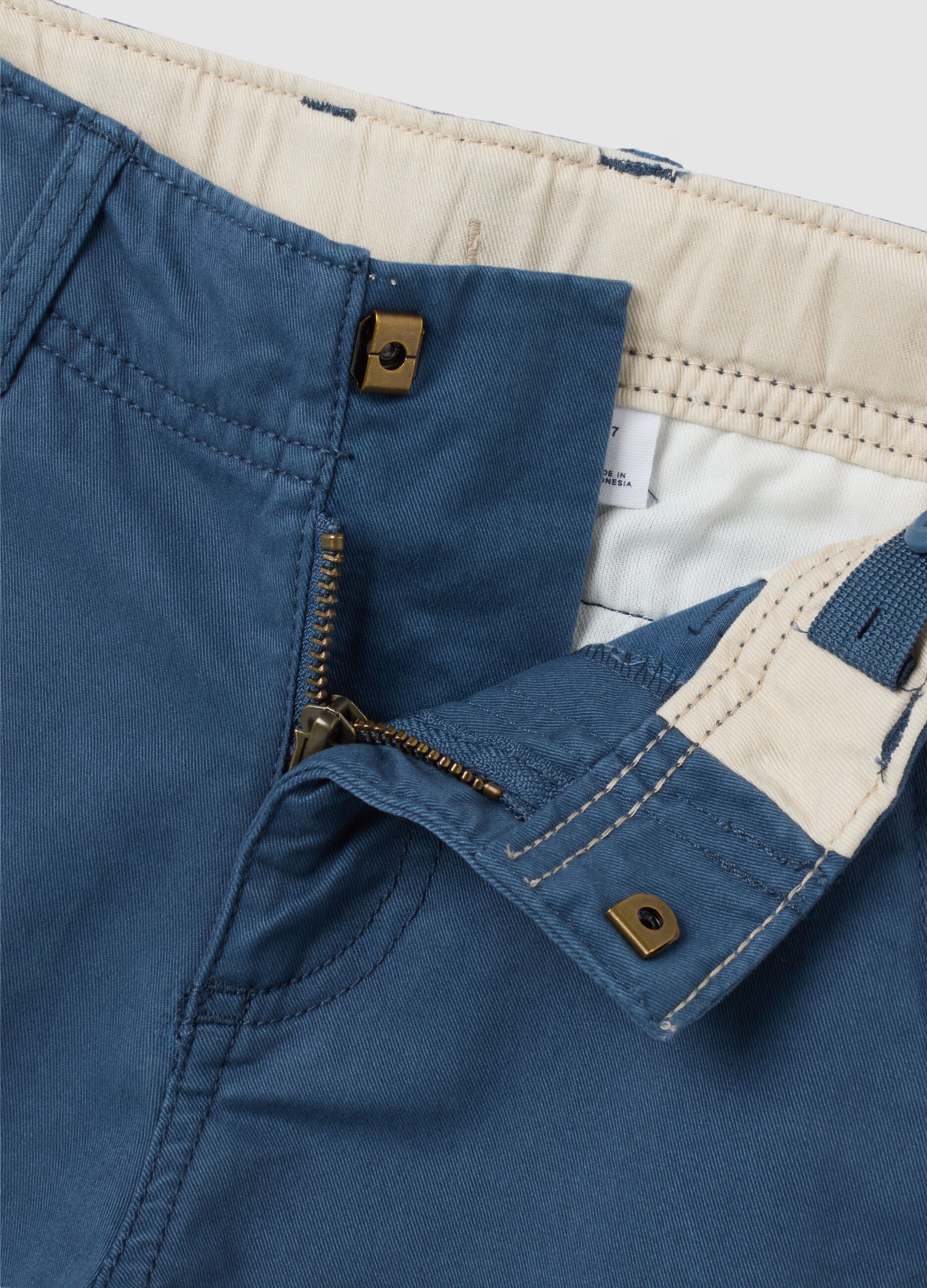 Stretch cotton cargo Bermuda shorts