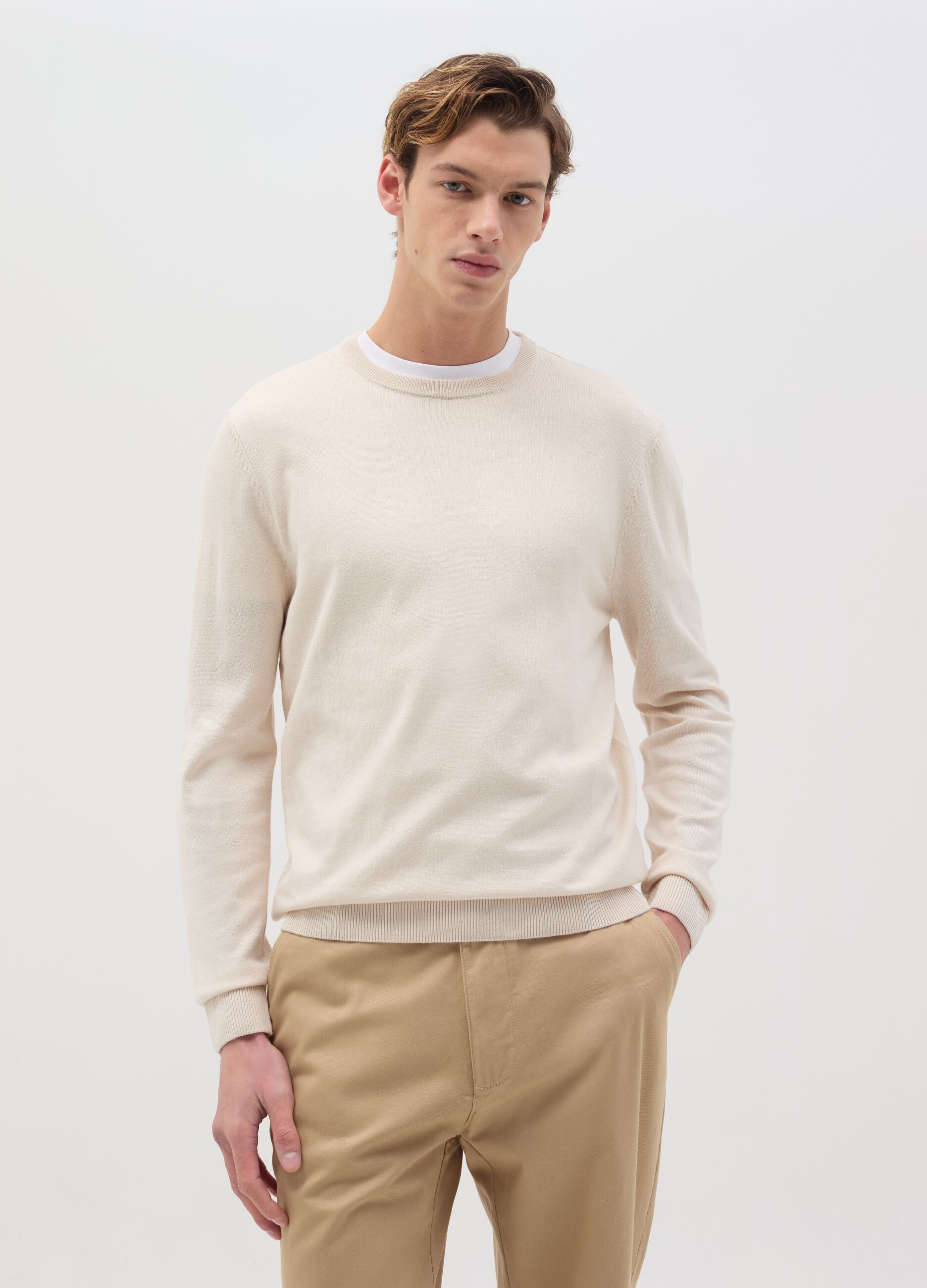 Round neck pullover
