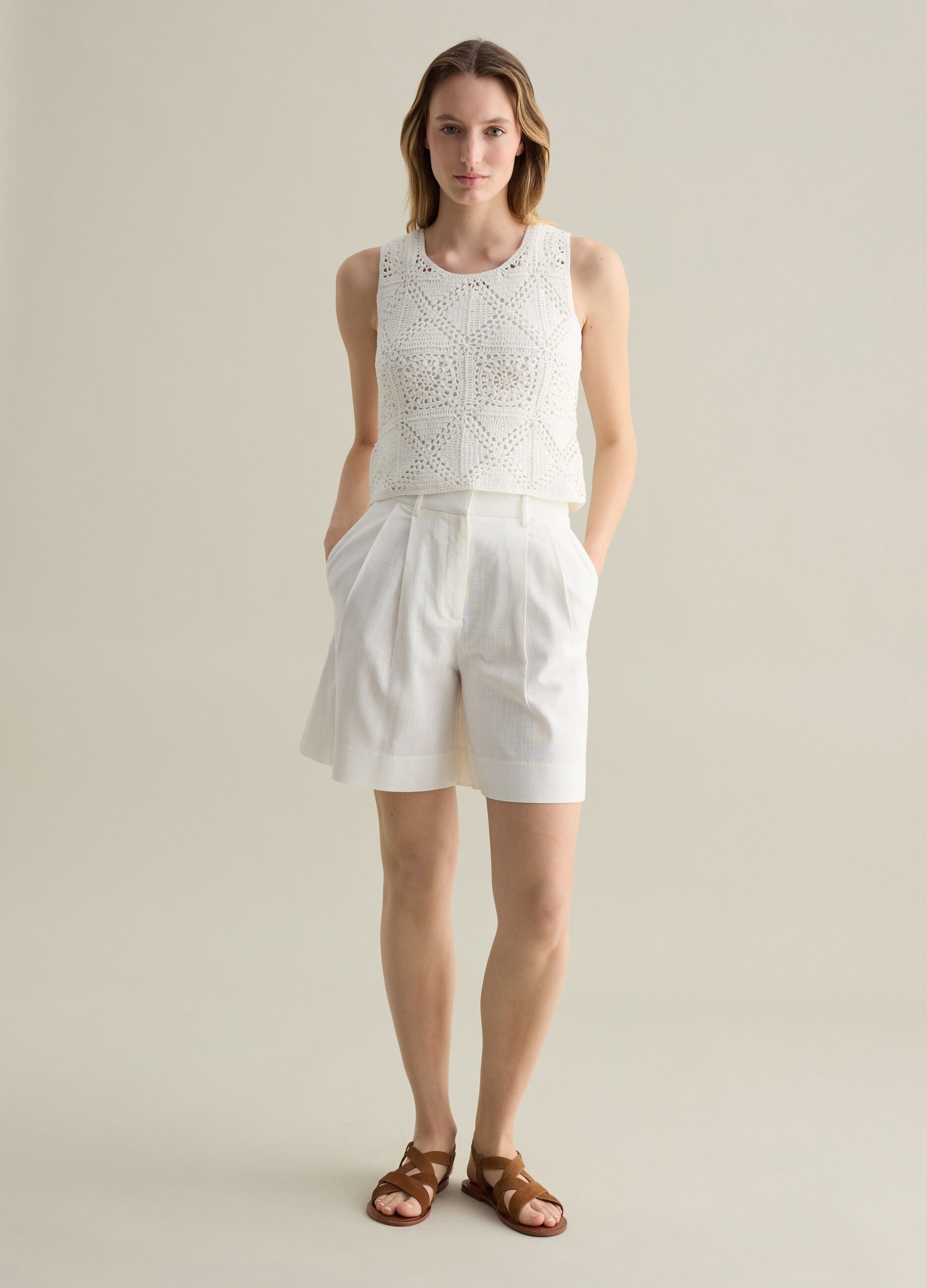 Tank top in maglia crochet bianco