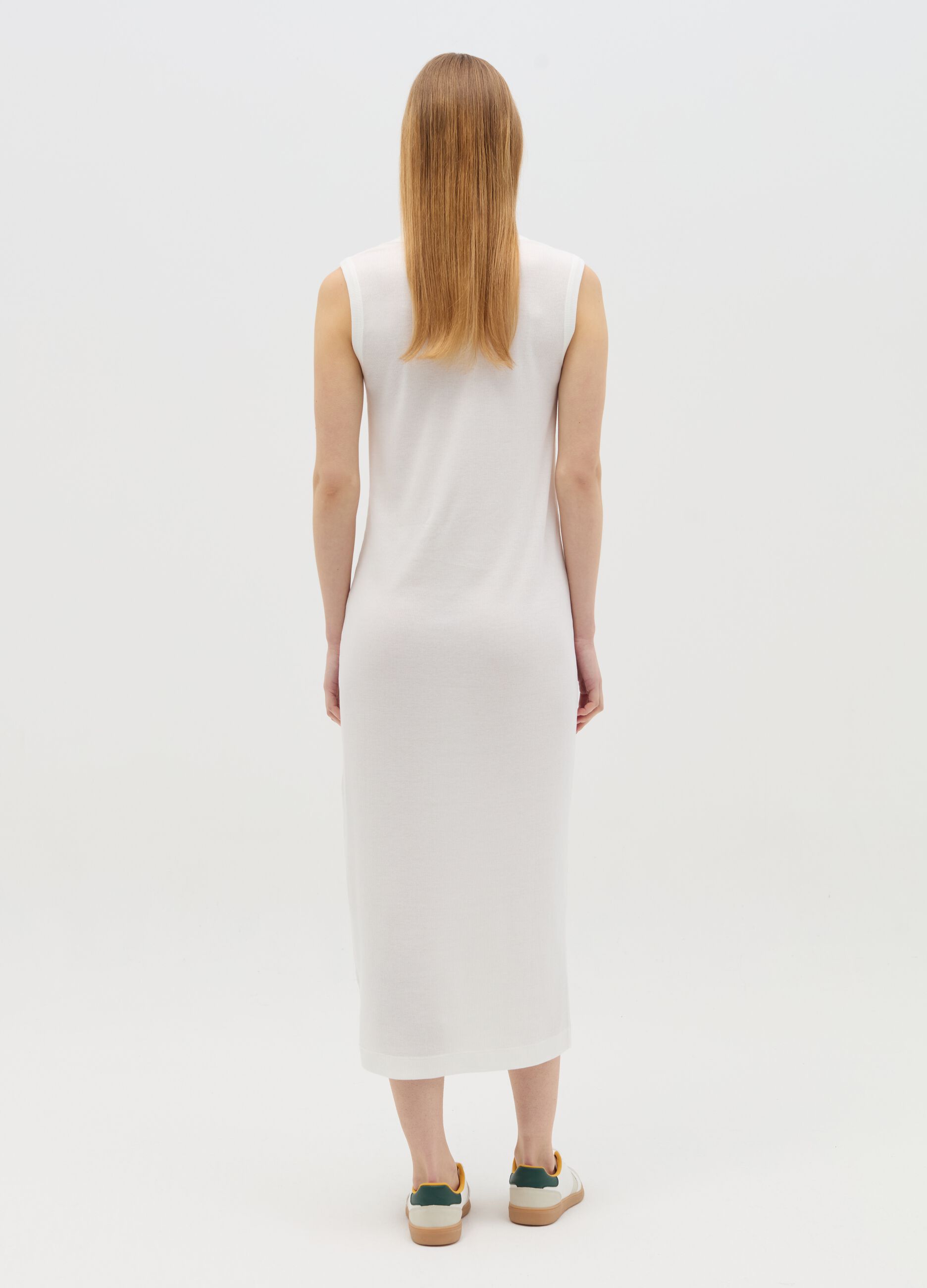Long sleeveless maternity dress with ribbing