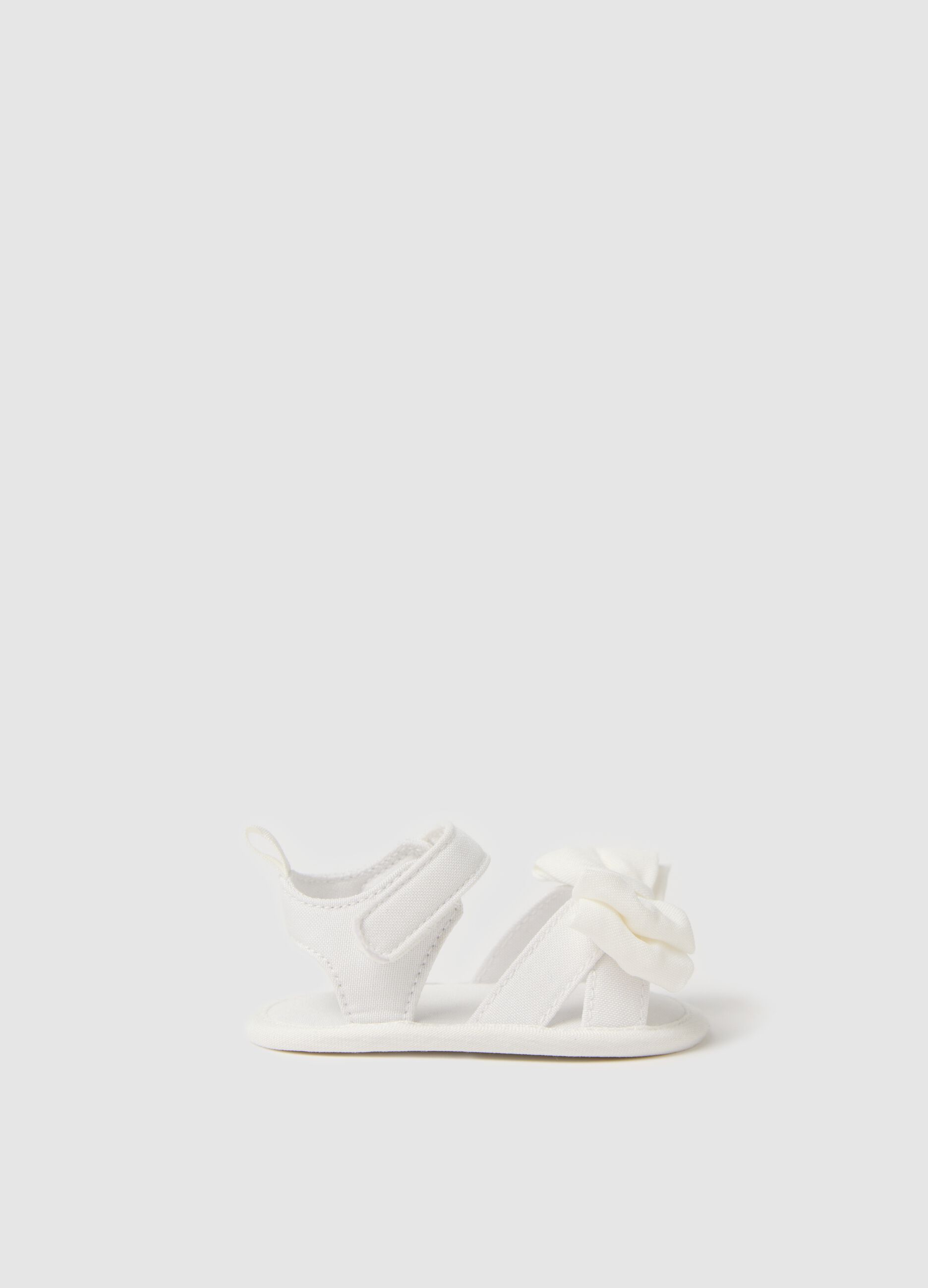 White sandals with flower