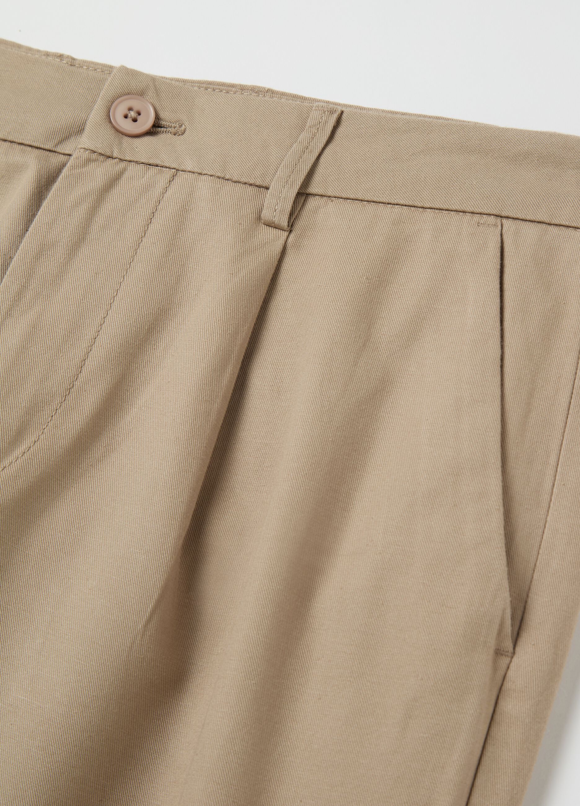 Pantaloni chino in cotone e lino