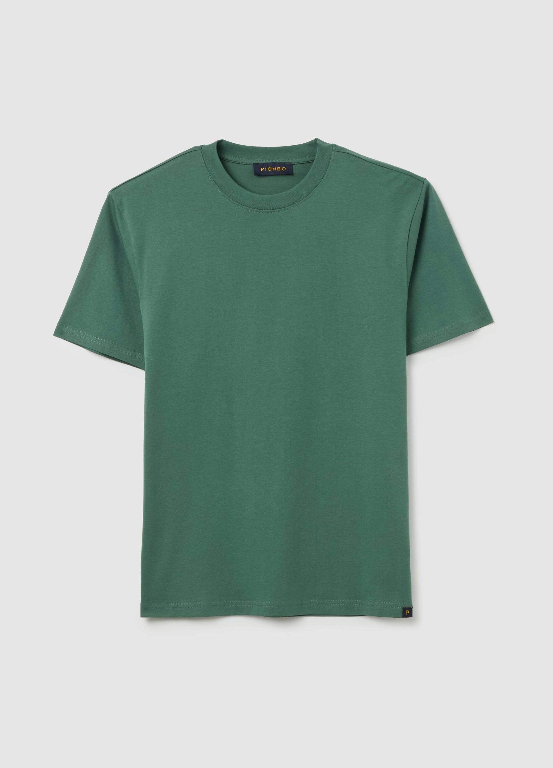 Plain cotton T-shirt with round neck.
