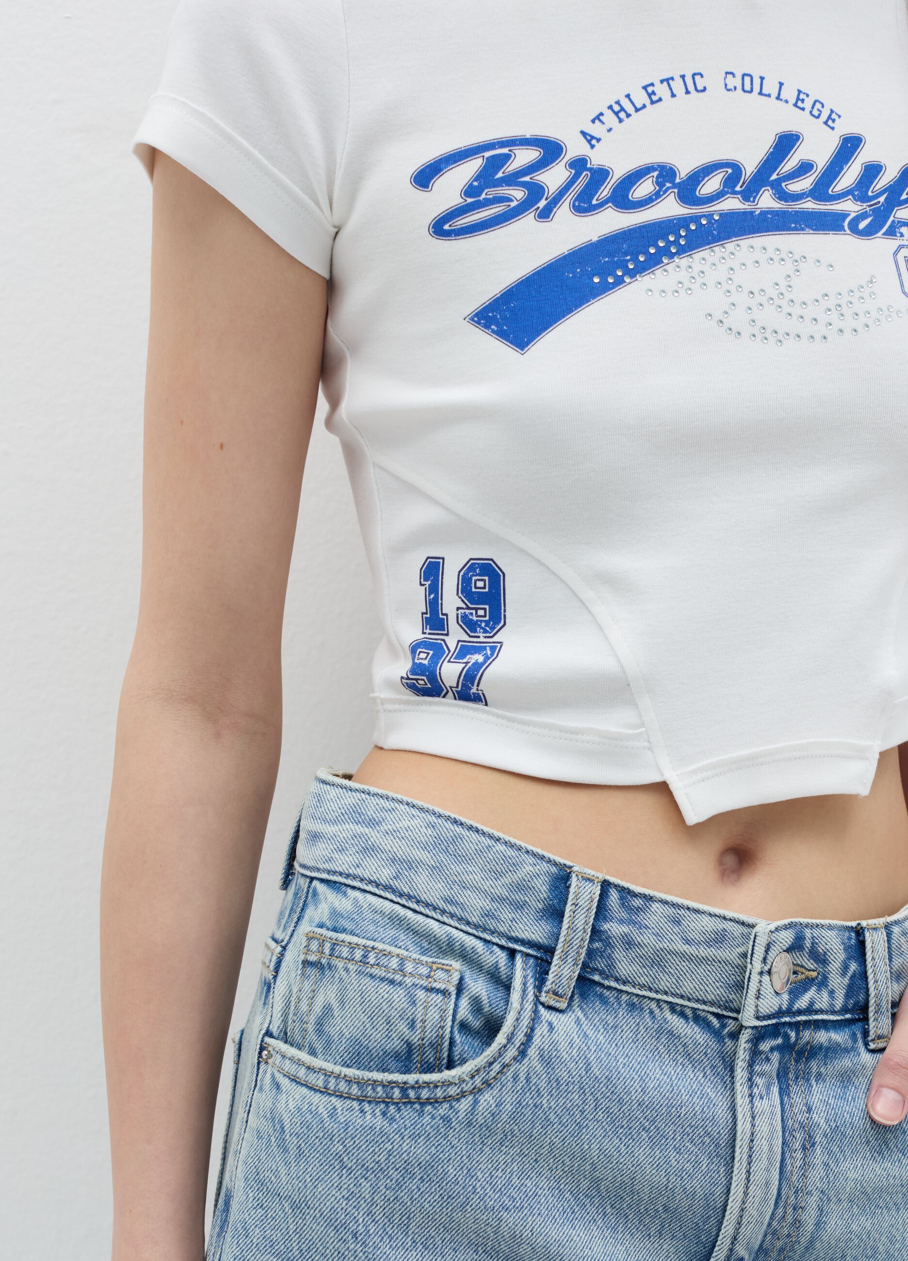 T-shirt with printed lettering