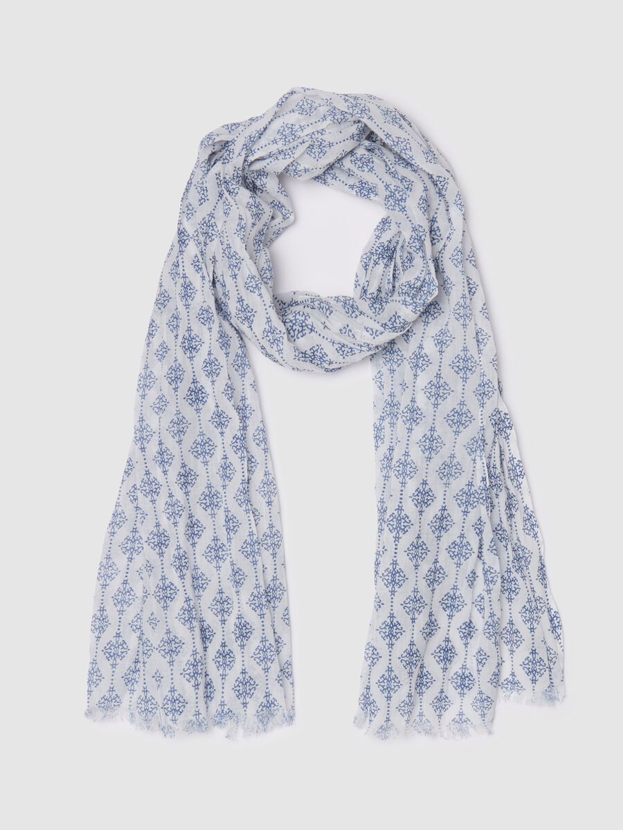Fringed scarf with ethnic print_0