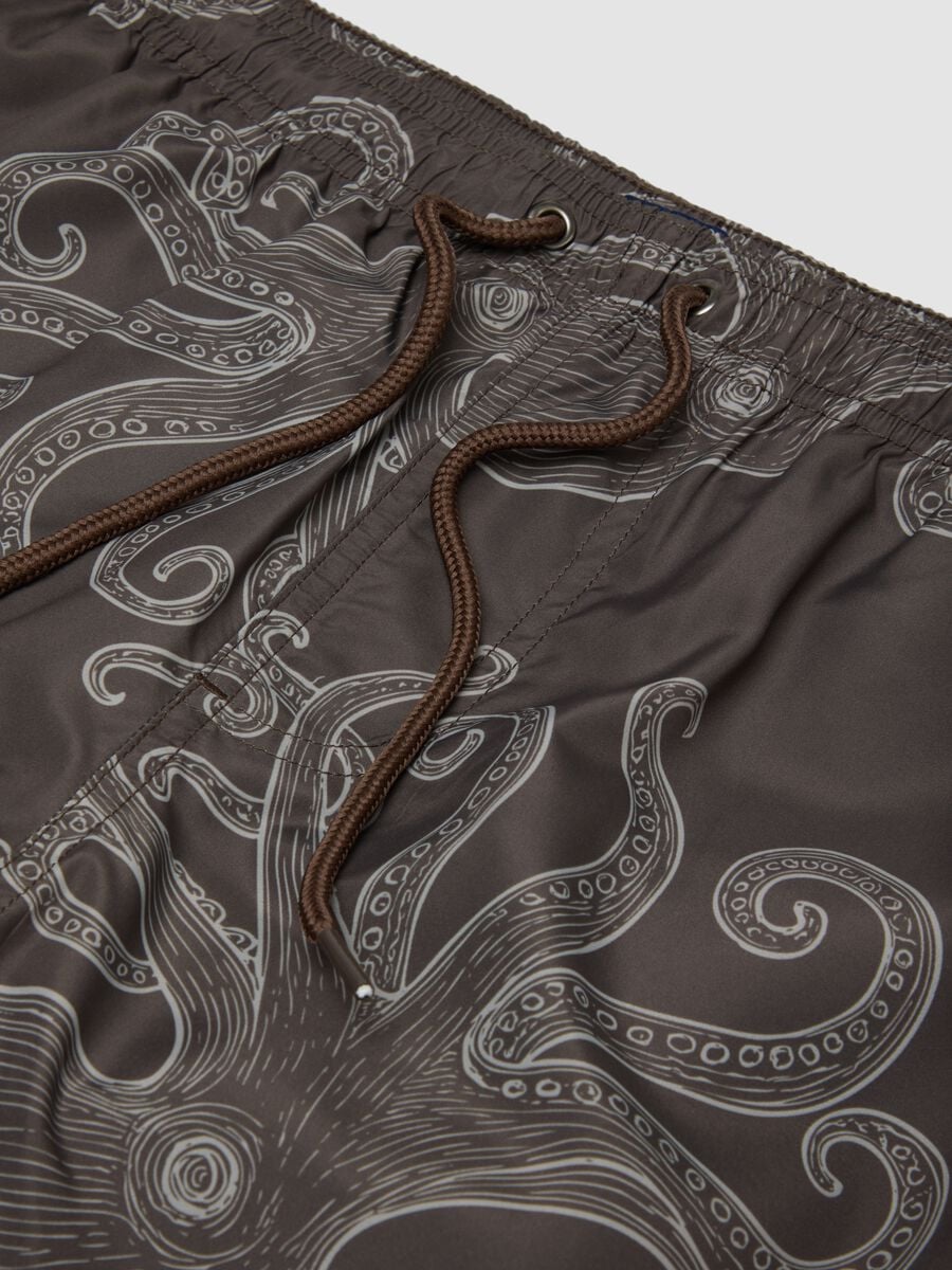 Brown swim shorts with all-over print_6