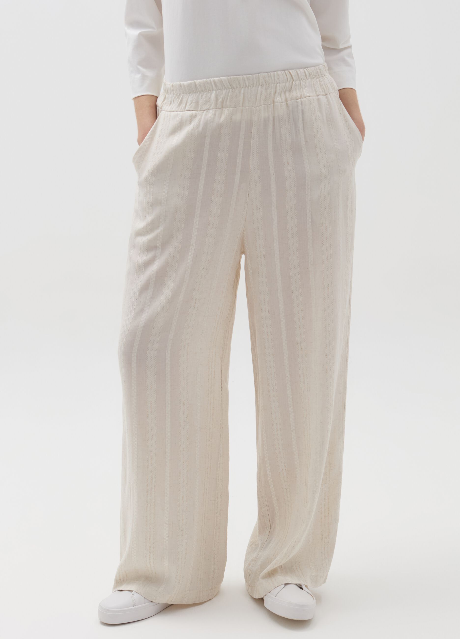 Wide-leg trousers with striped design
