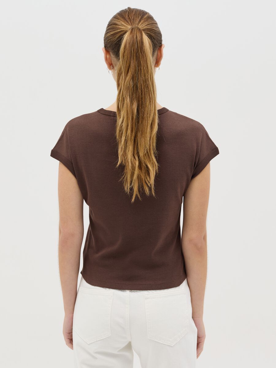 Brown T-shirt with kimono sleeves_3