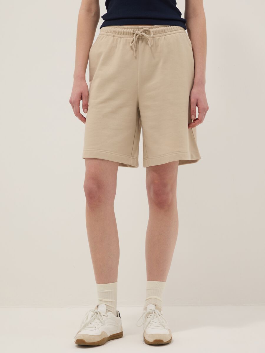 Short in misto cotone beige regular fit con vita elasticizzata_1