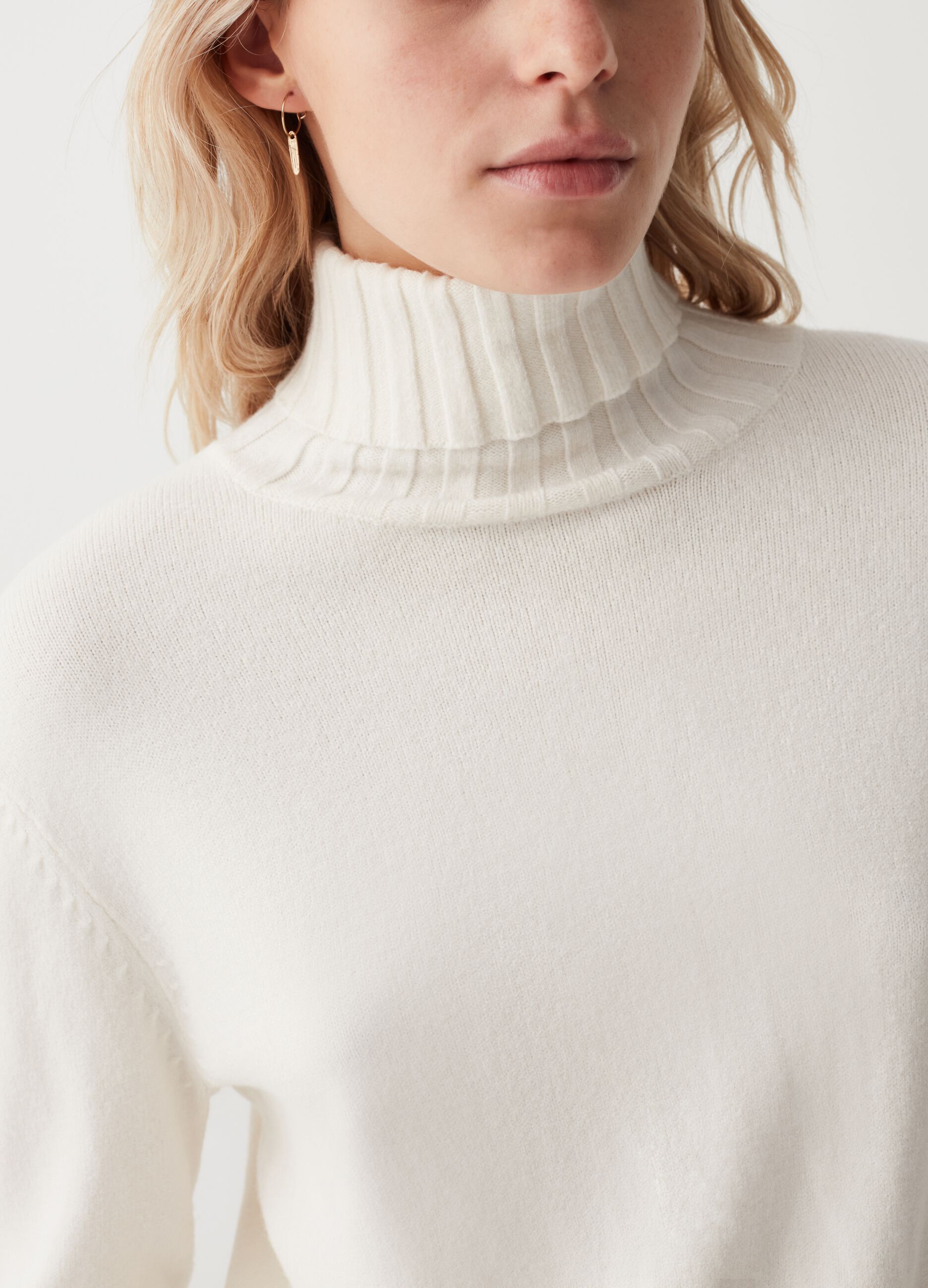 Pullover a collo alto