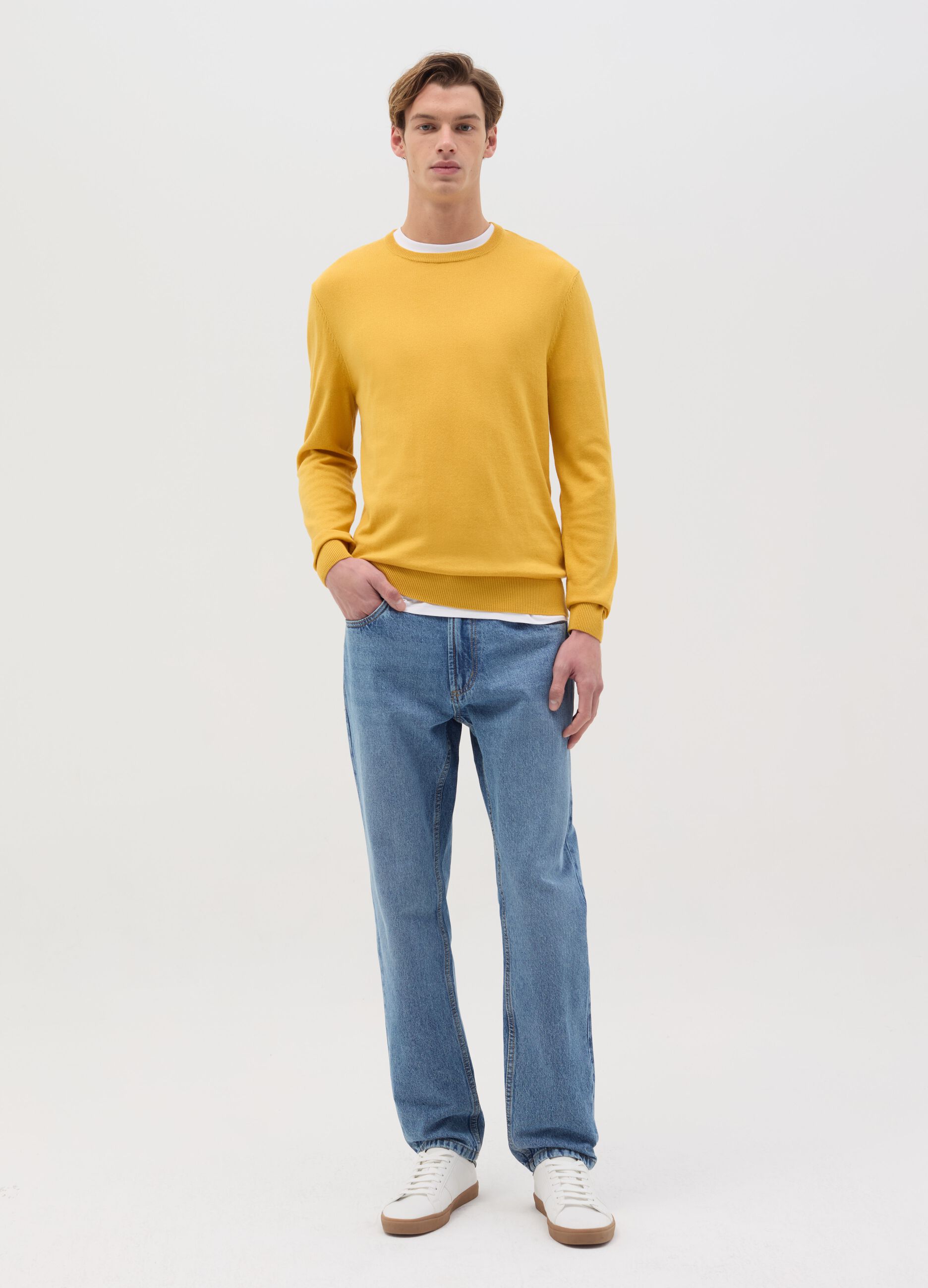 Round neck pullover