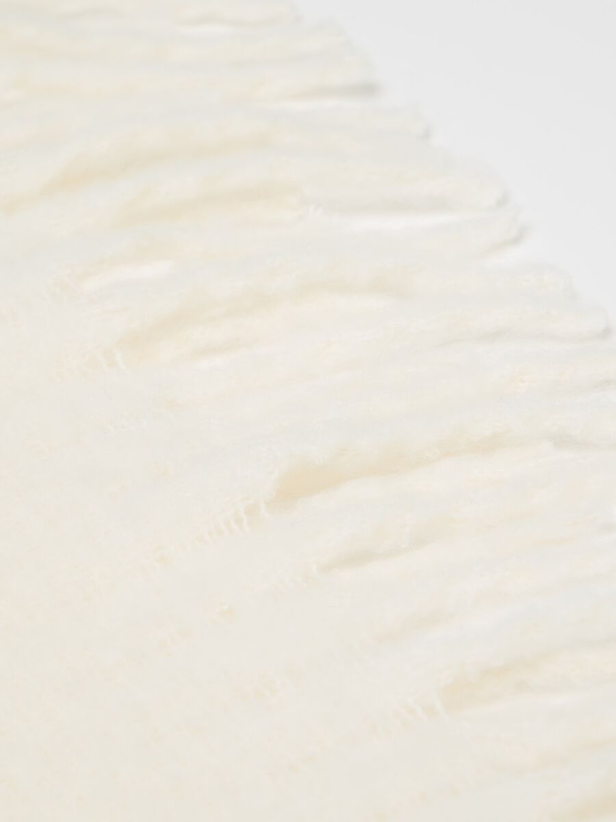 Scarf with fringing_1