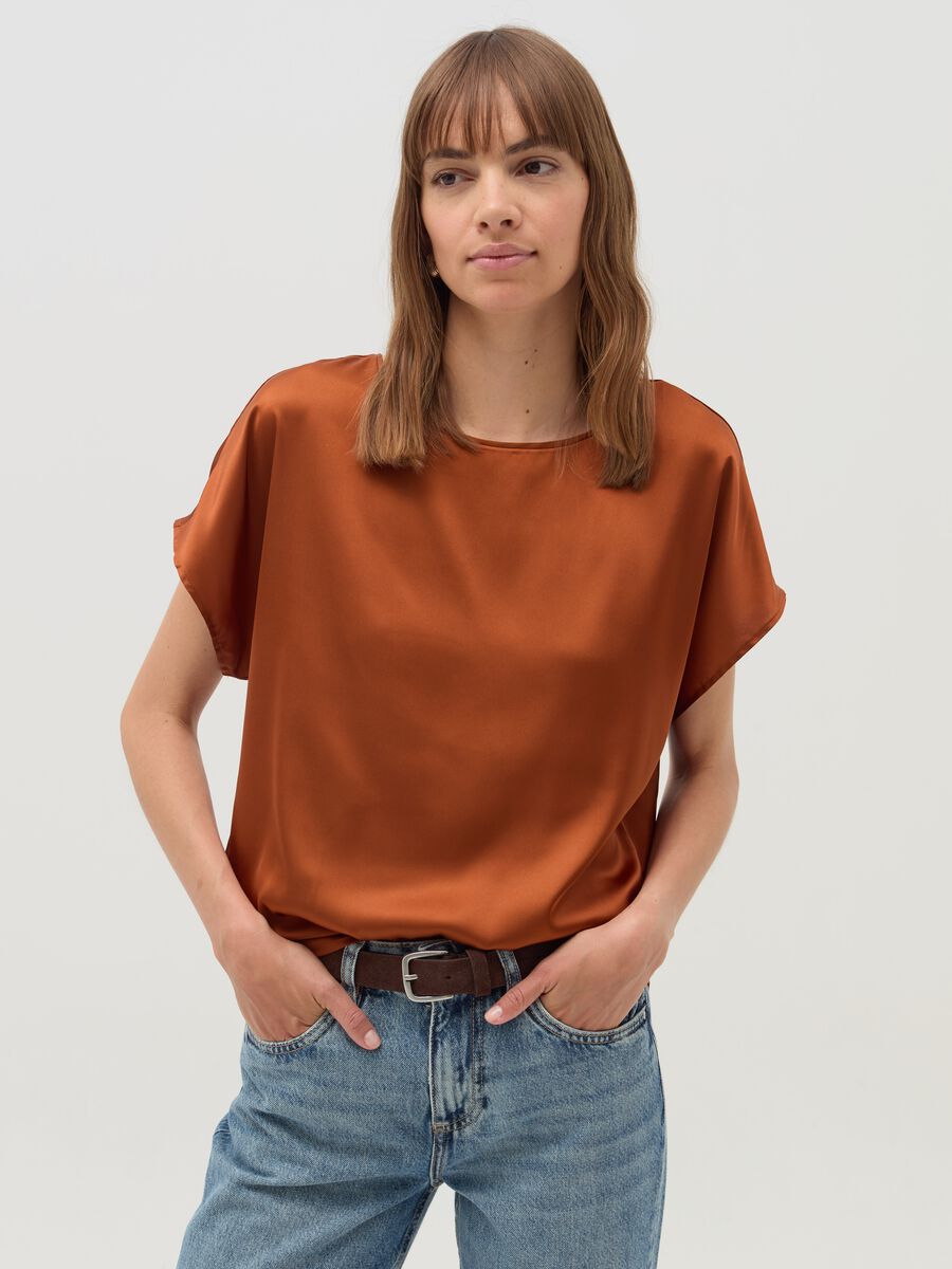 Blusa in satin con maniche a kimono_0