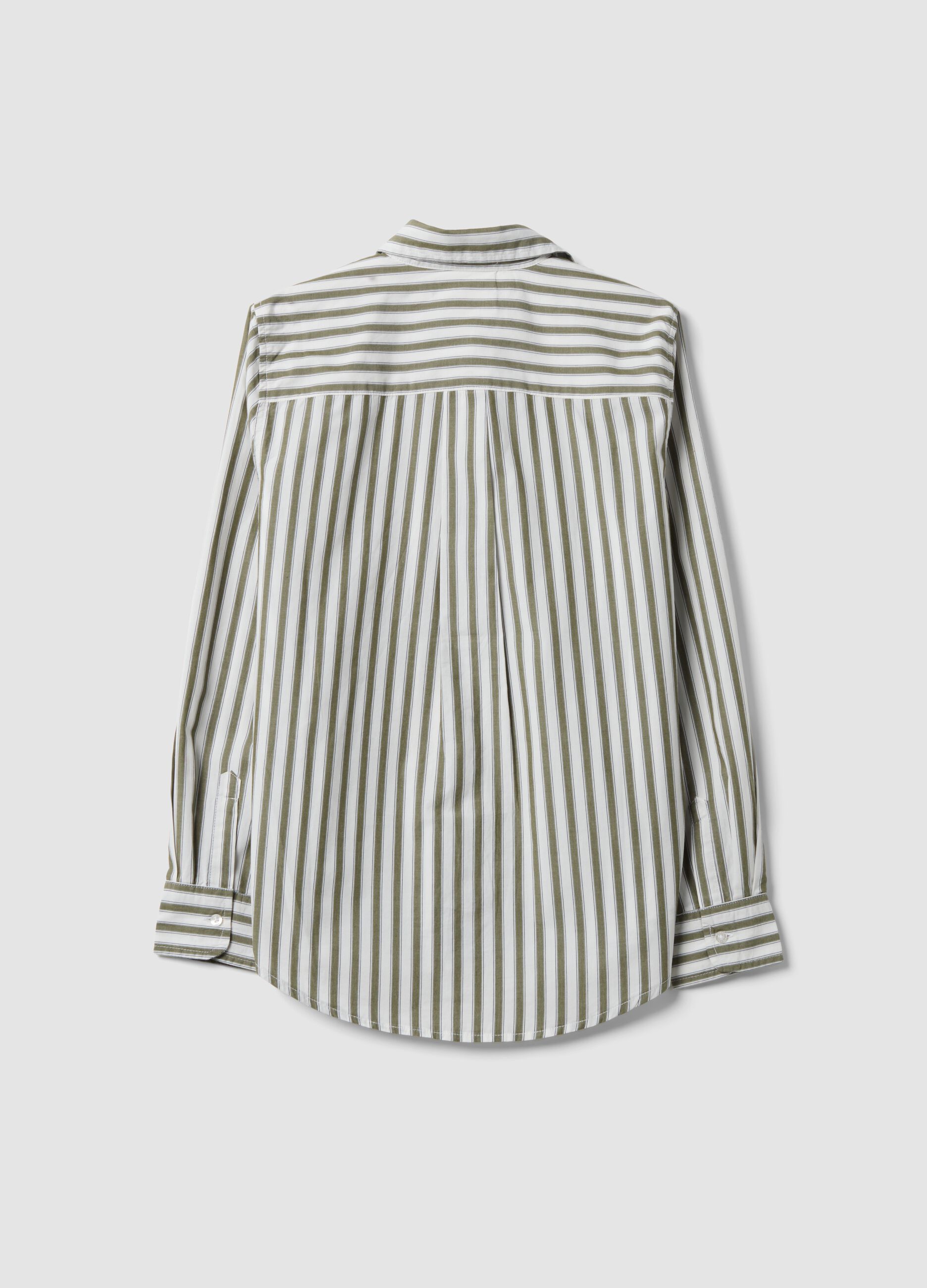 White poplin shirt with green stripes, regular fit