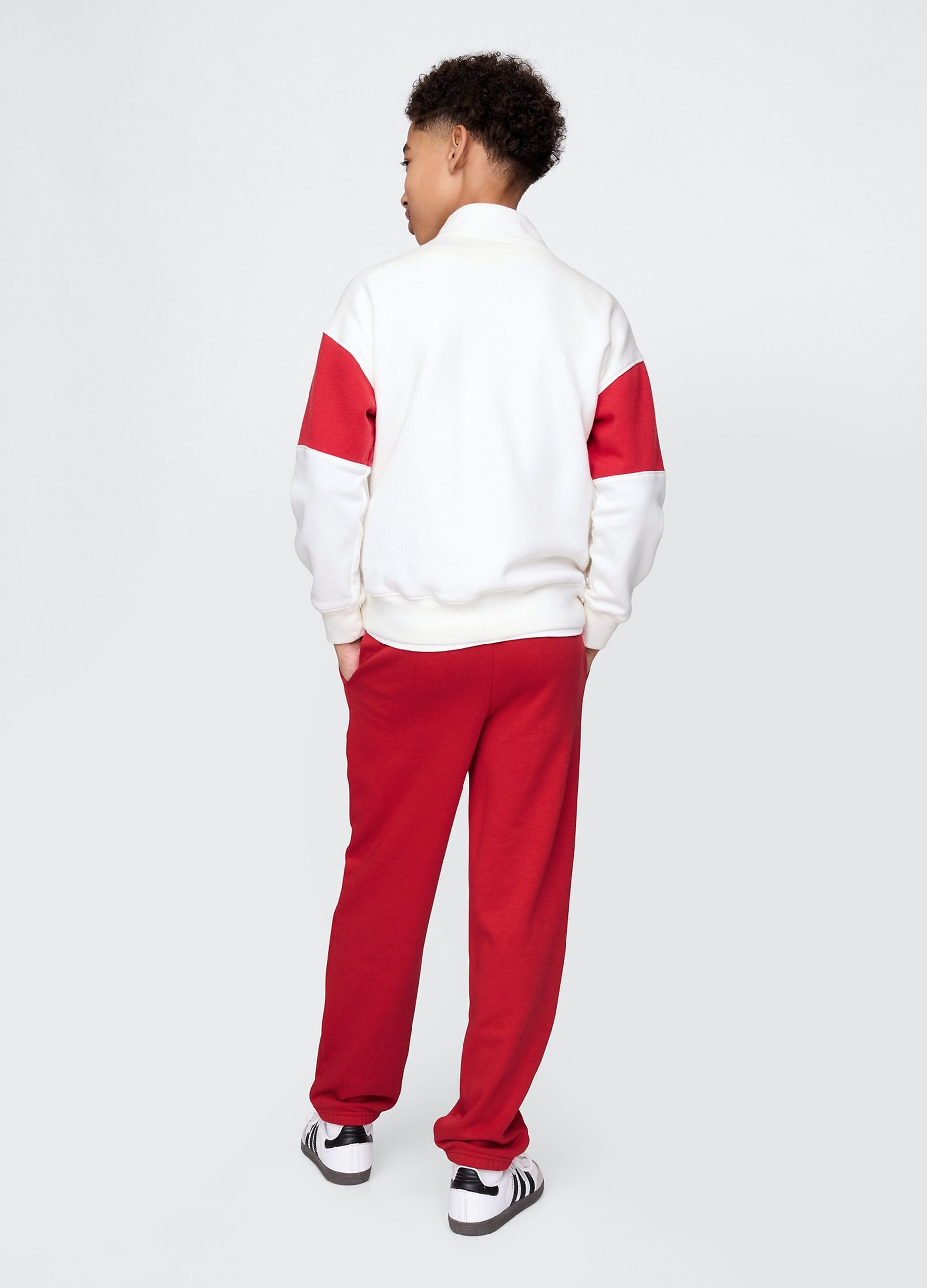 Set sportivo bianco e rosso GAP