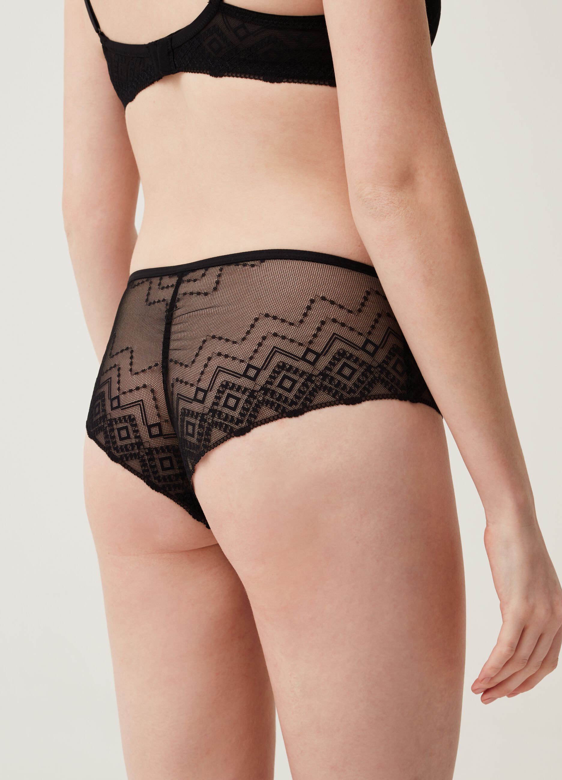 Culotte in pizzo con disegno geometrico_2