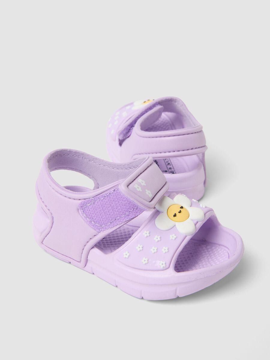 Purple sandals with Velcro fastening and appliqu&eacute; flower_1