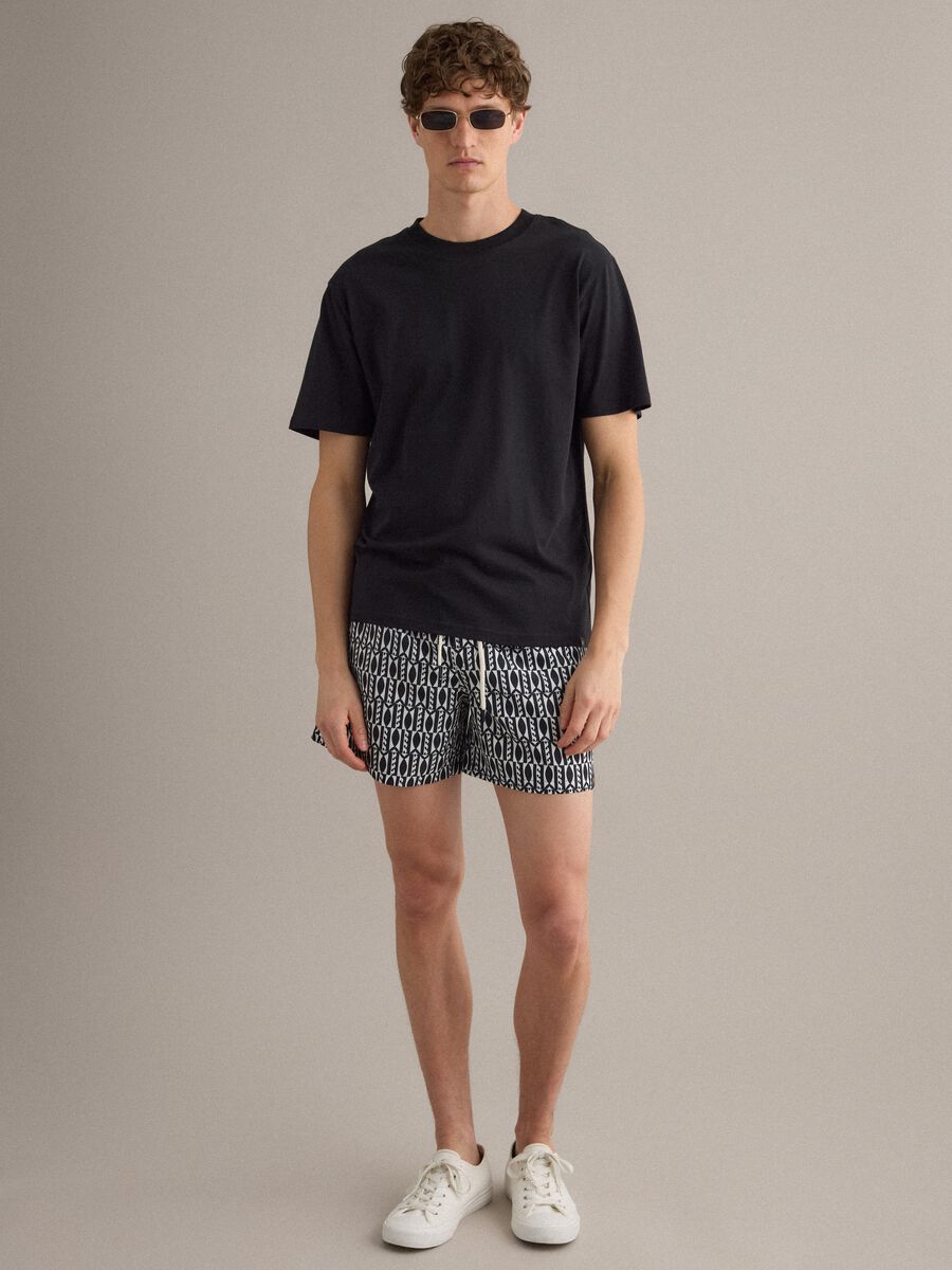 Boxer mare bianco e nero con fantasia geometrica a pesci_0