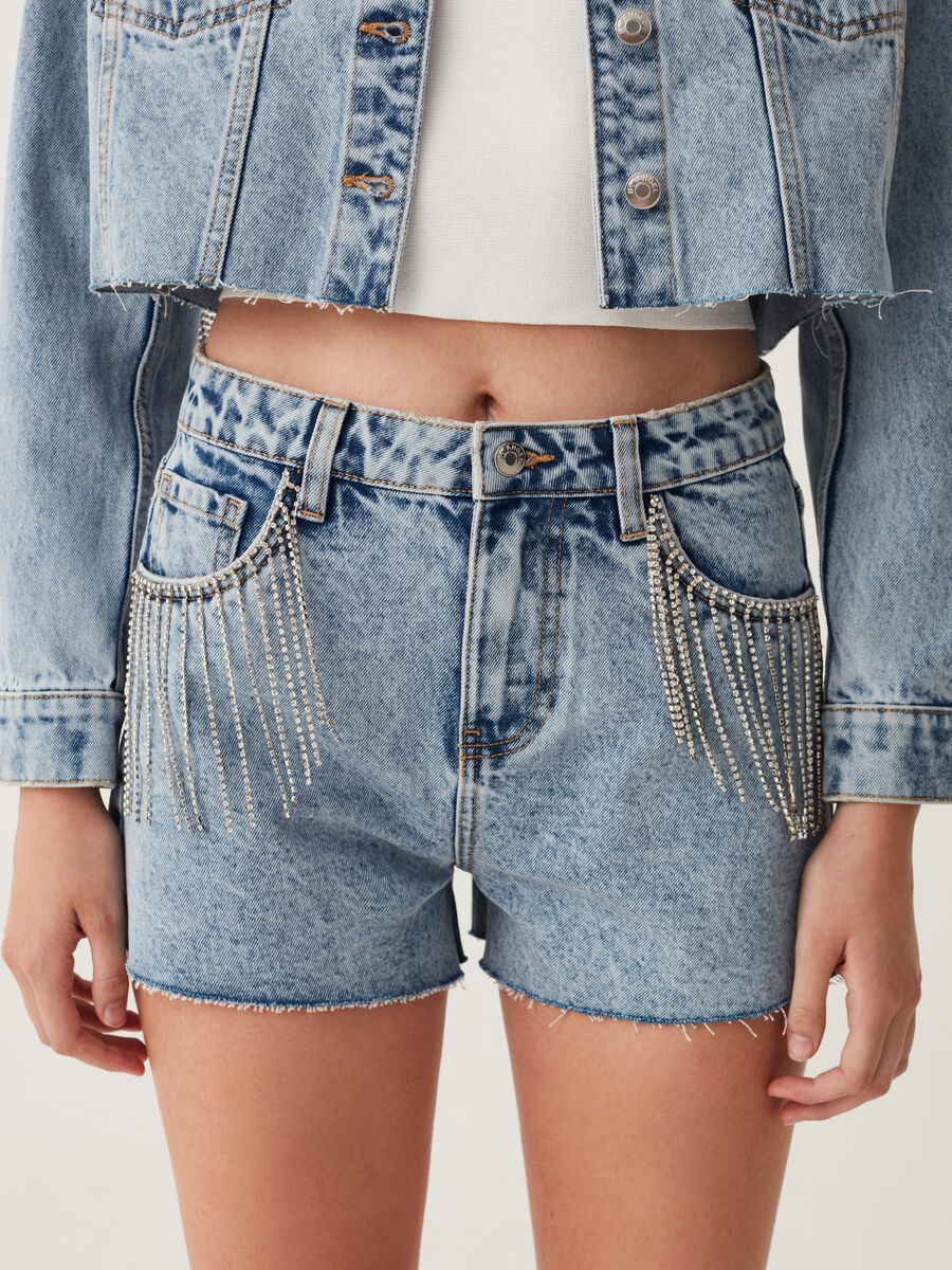 Shorts in denim con frange in strass_1