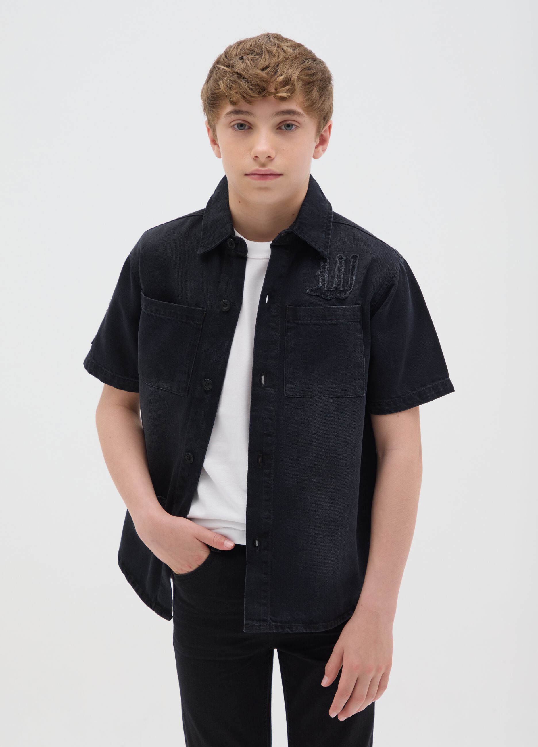 Black shirt in denim with embroidery