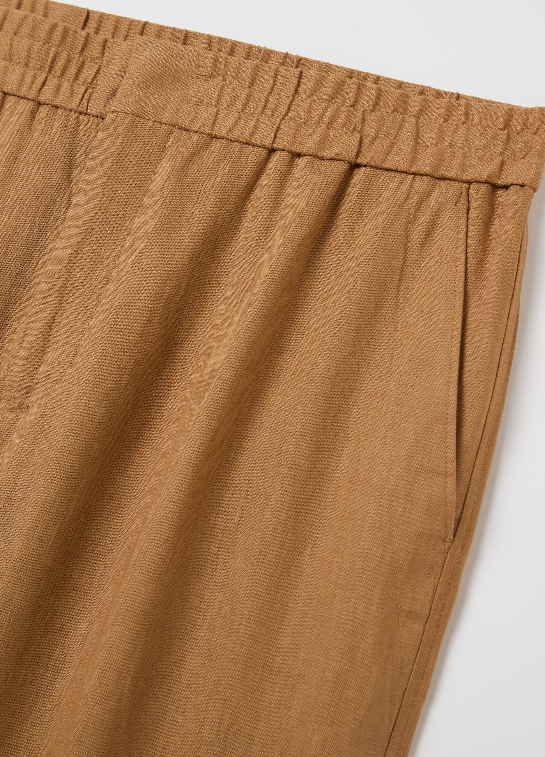 Contemporary trousers in linen