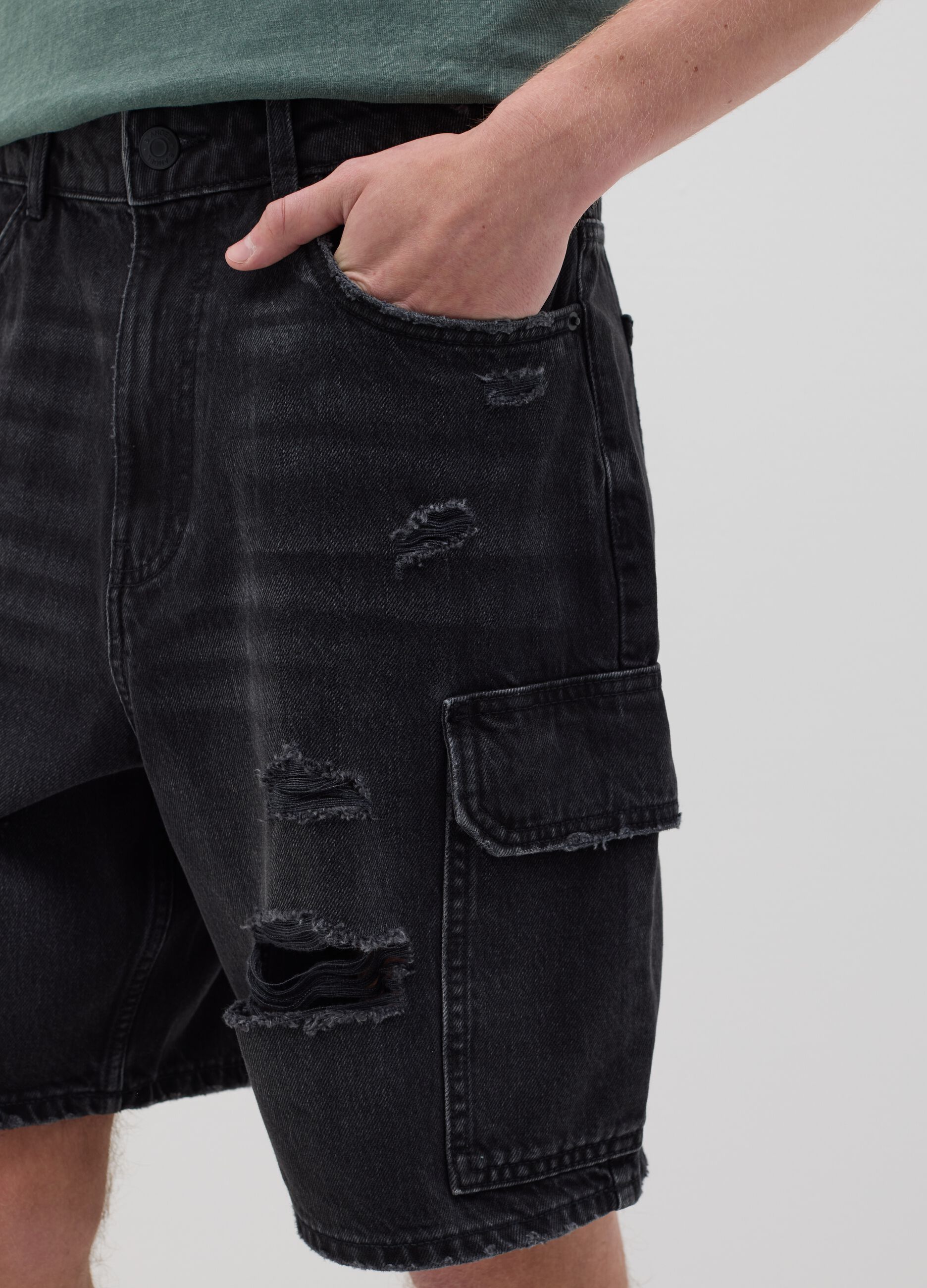 Cargo Bermuda shorts in black denim
