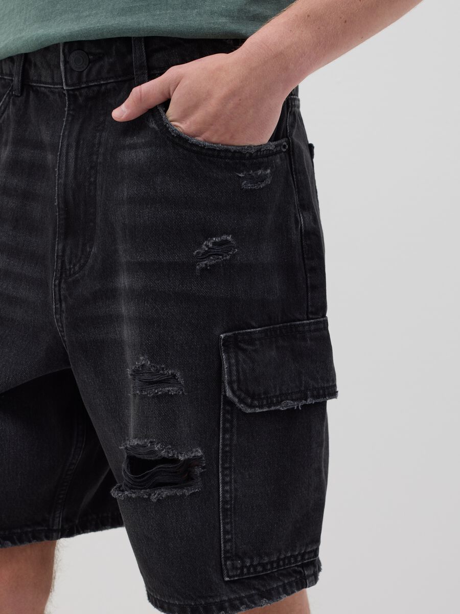Cargo Bermuda shorts in black denim_3