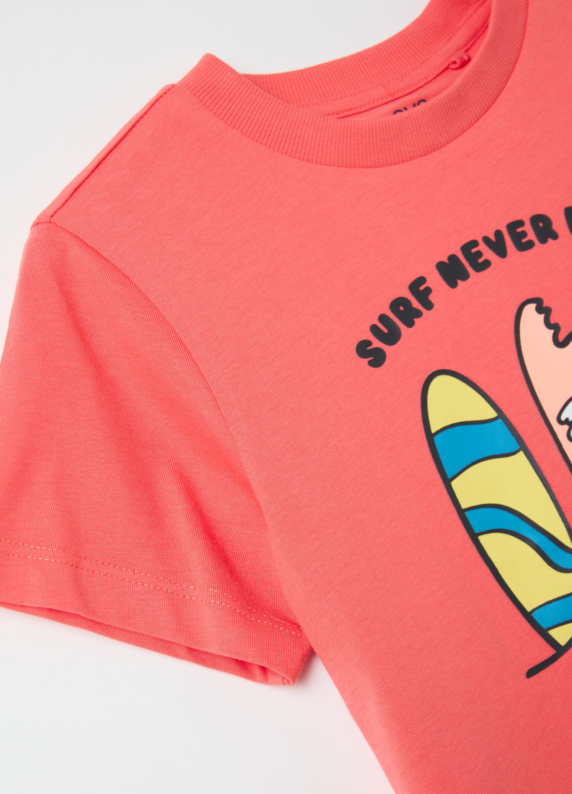 Pink cotton T-shirt with "Surf Never Ends" print