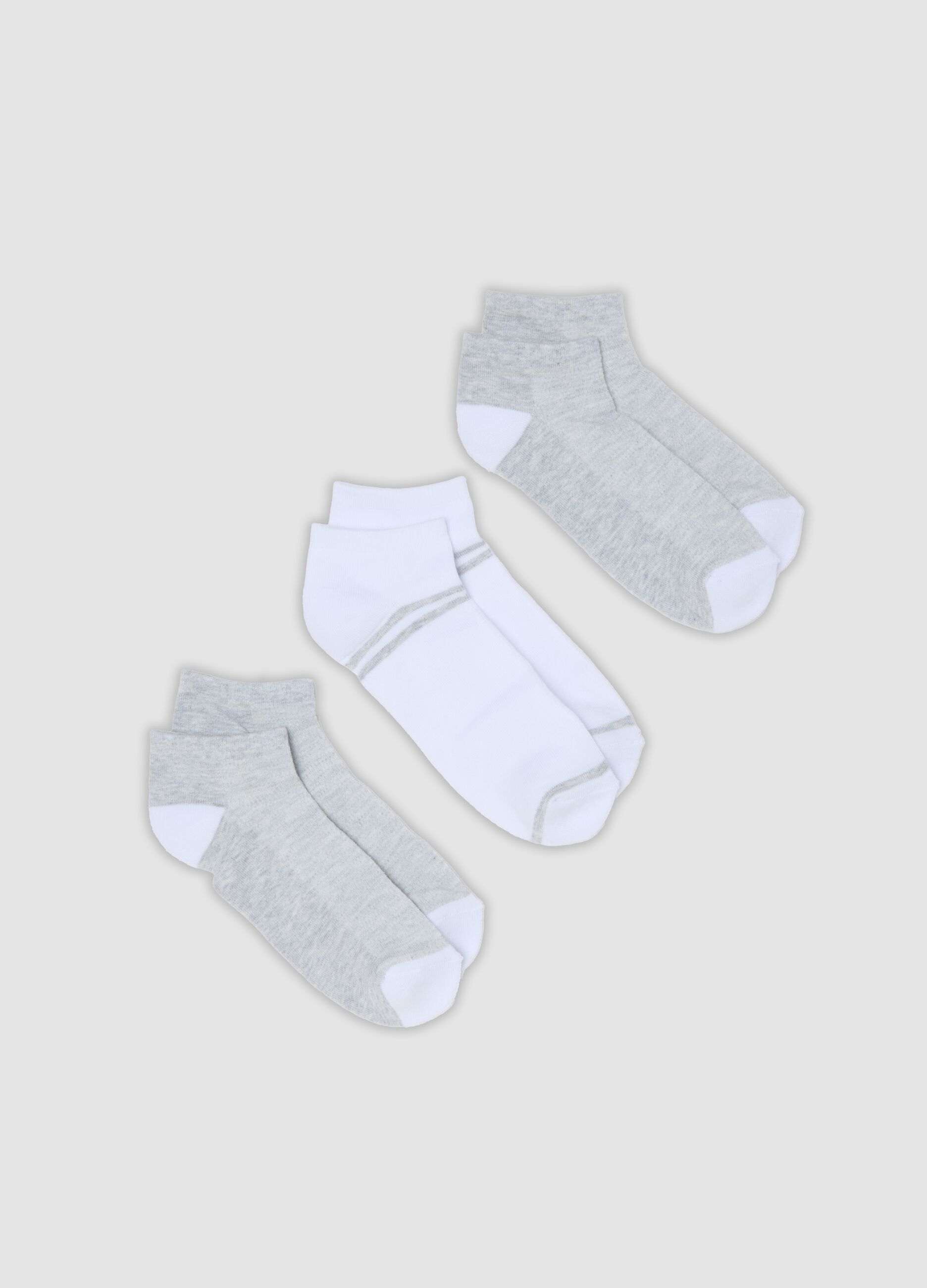 3-pack of white and grey ankle sports socks in stretch organic cotton