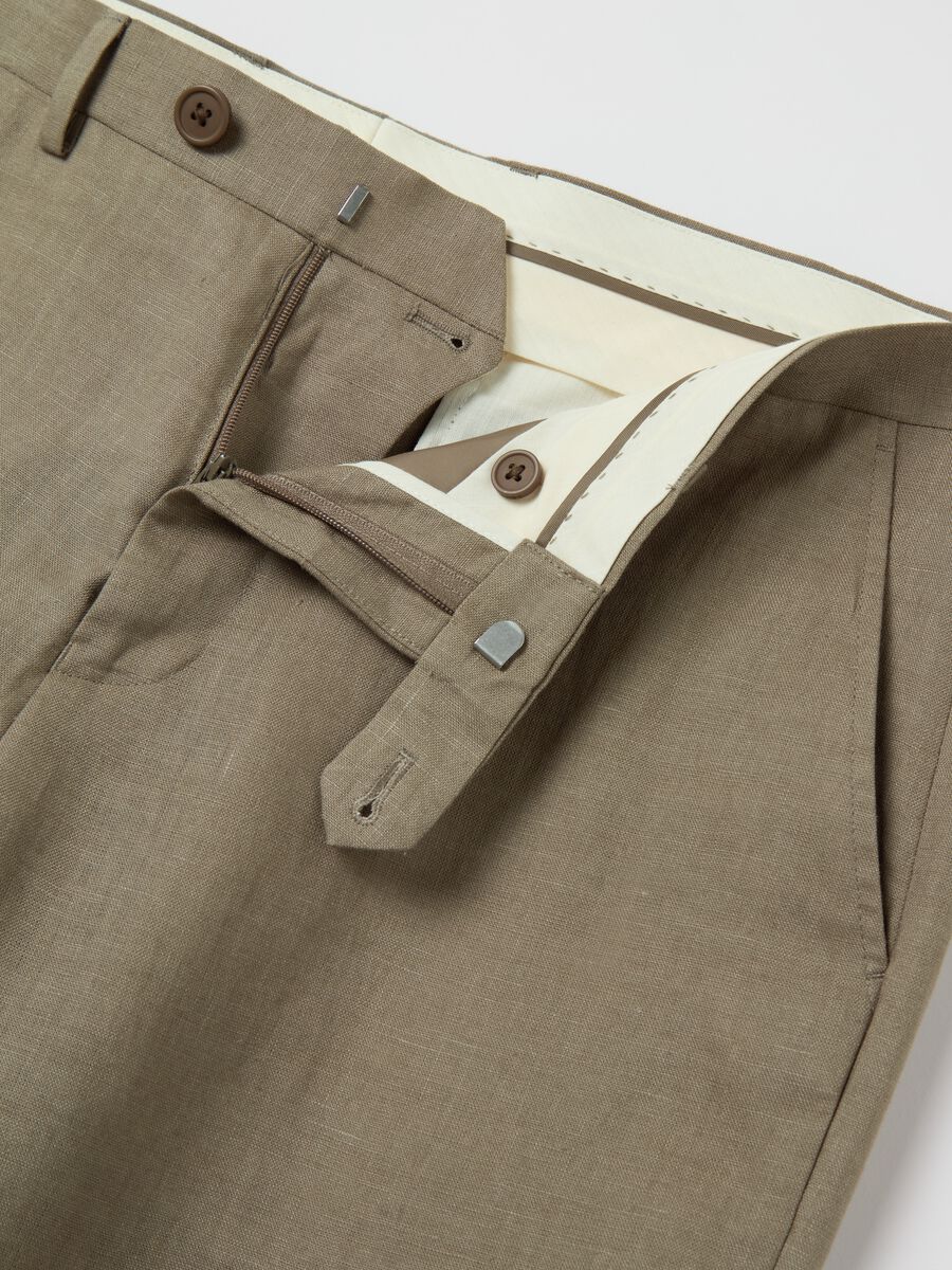 Contemporary slim-fit trousers in linen_5