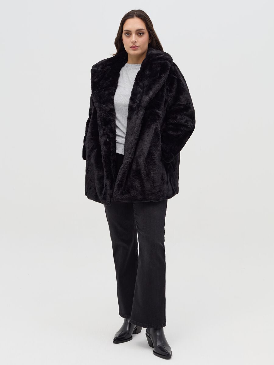 Curvy coat in faux fur_1