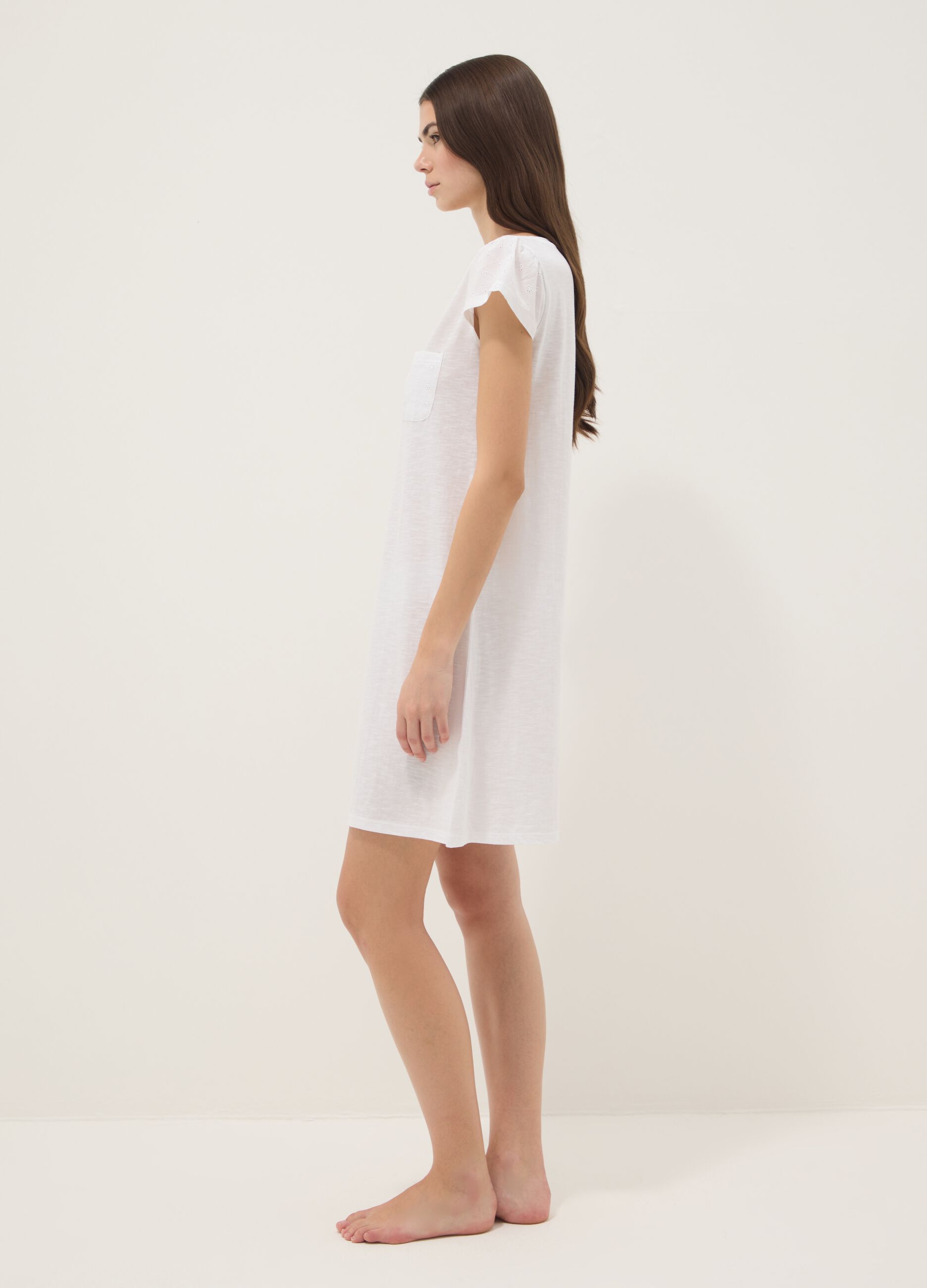 White organic cotton nightshirt with chest pocket