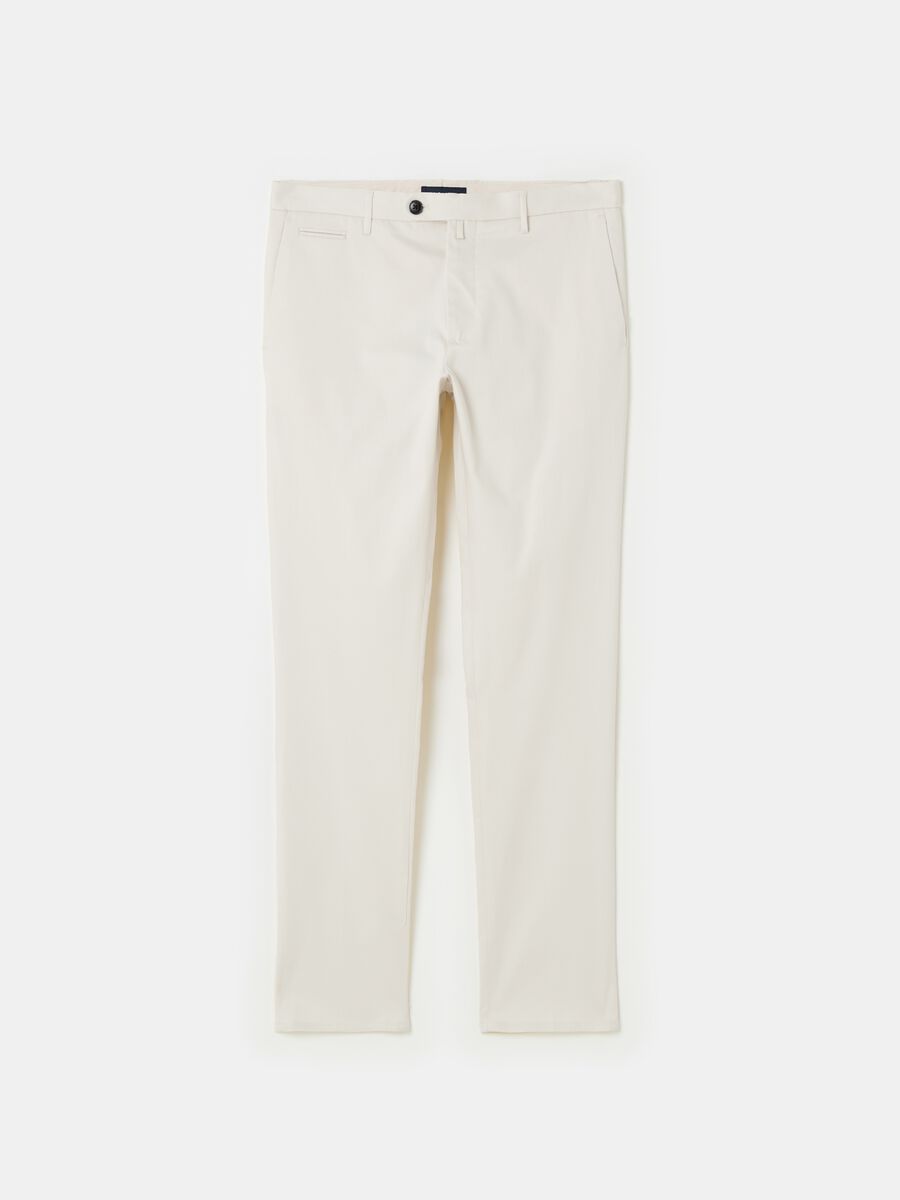 Contemporary chino trousers with five pockets_3
